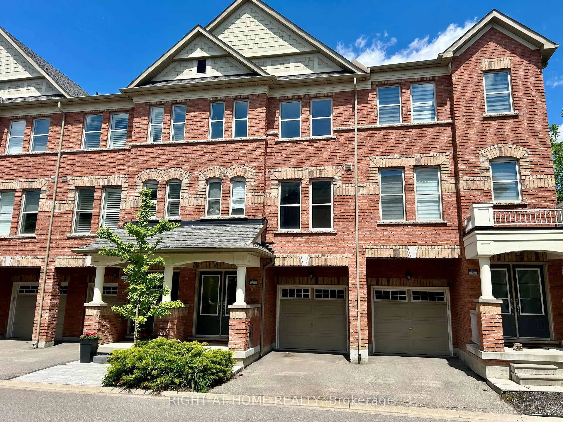 Photo 1 of 71 City Park Circle, Vaughan, West Woodbridge — HOMEH
