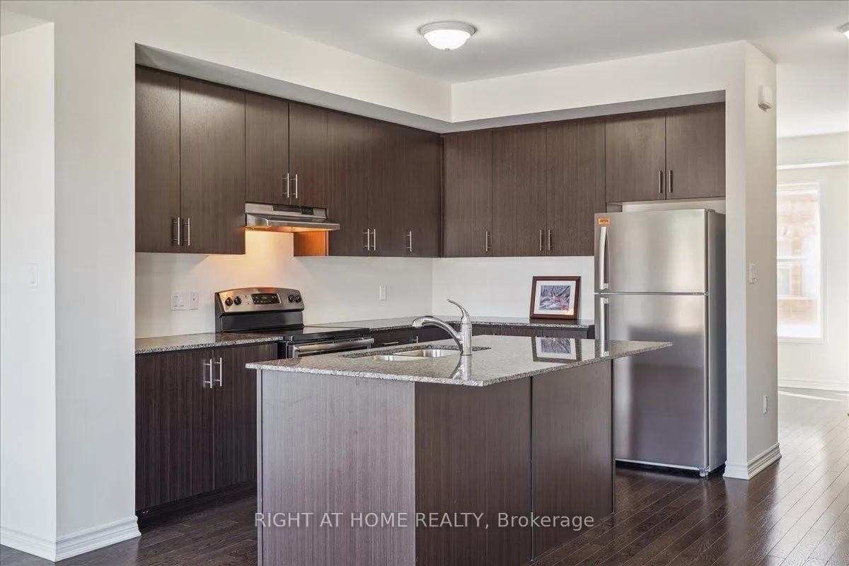 Photo 4 of 71 City Park Circle, Vaughan, West Woodbridge — HOMEH
