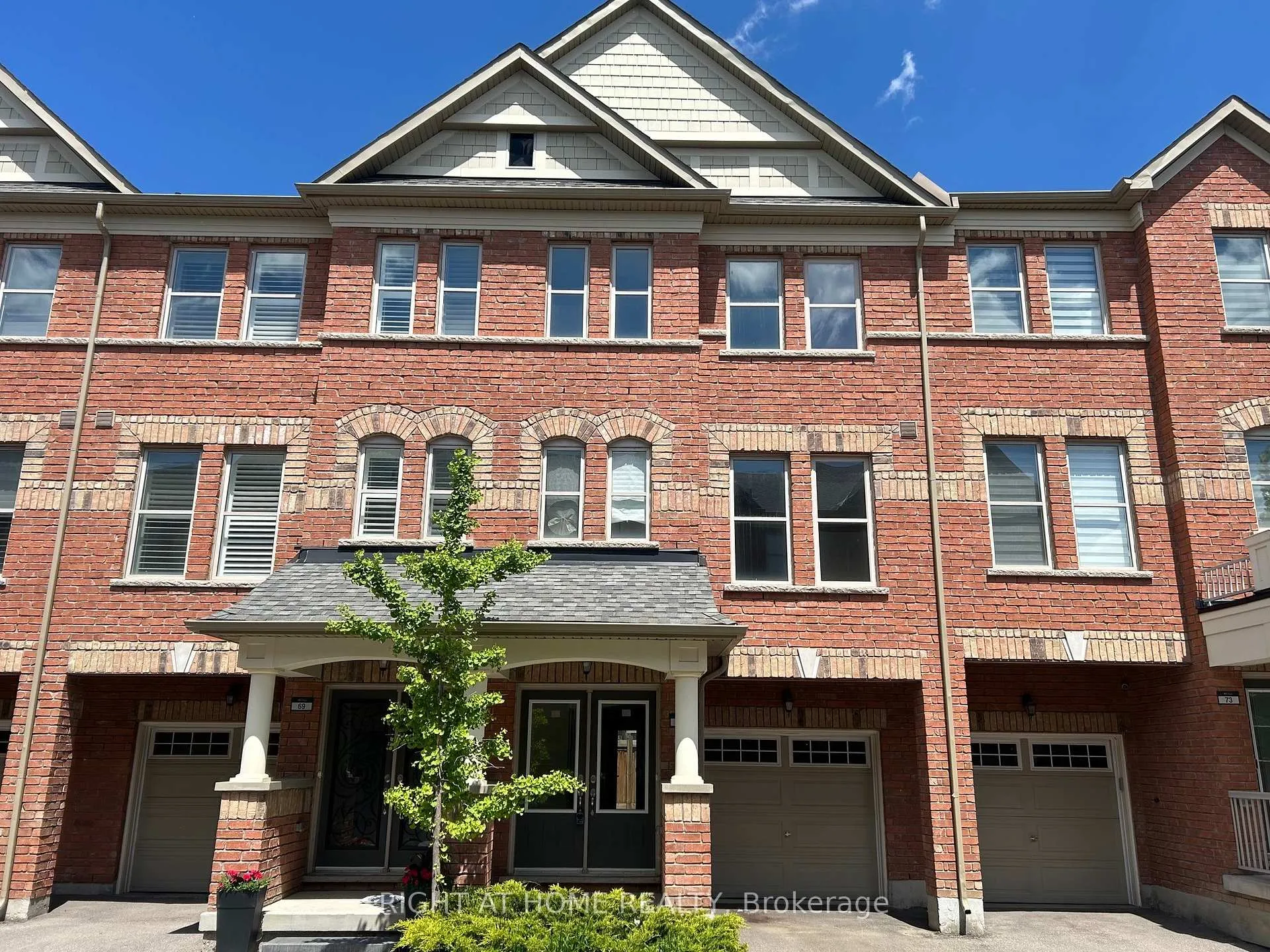Photo 13 of 71 City Park Circle, Vaughan, West Woodbridge — HOMEH