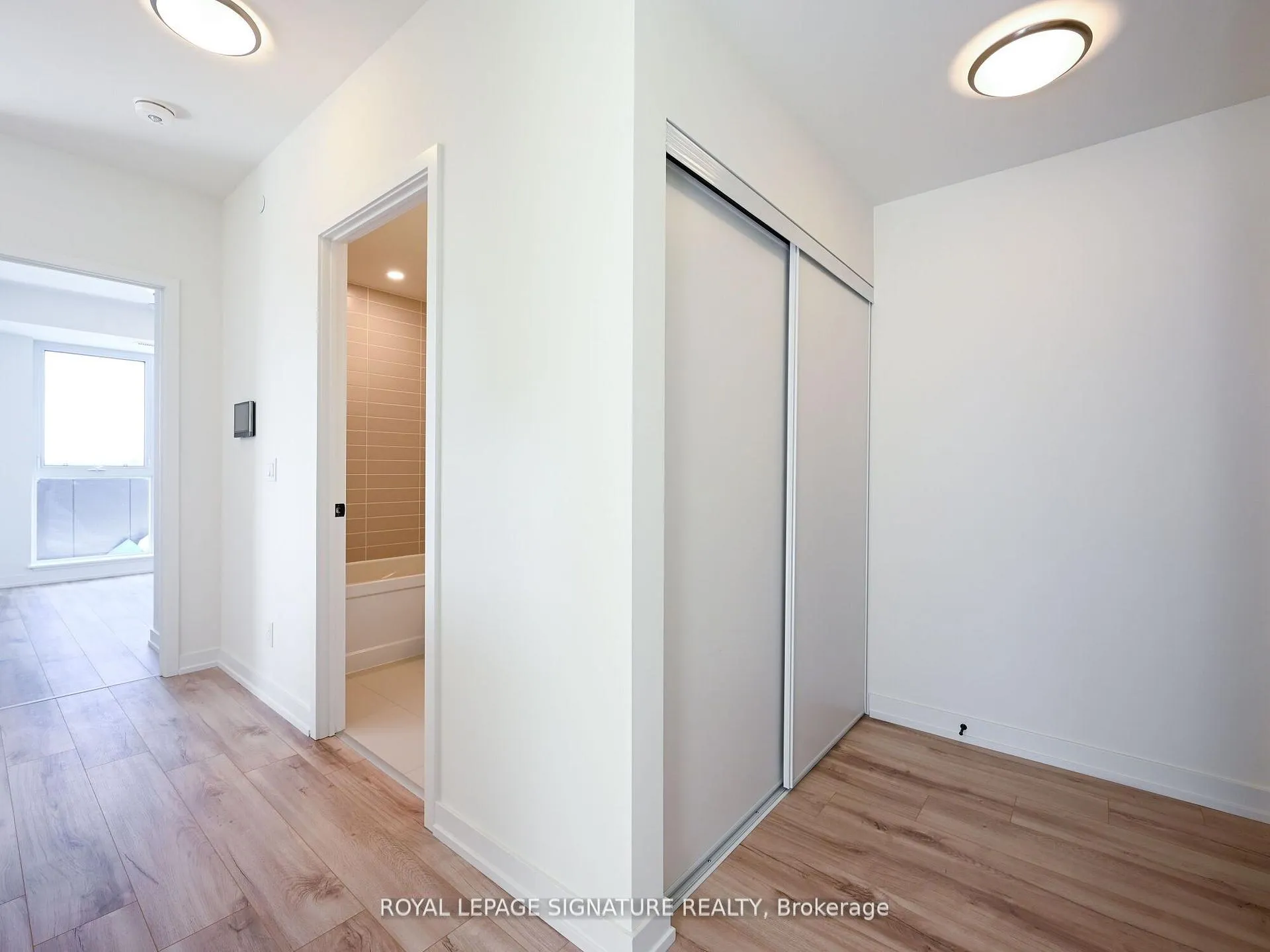 Photo 8 of Unit 304, 345 Wheat Boom Drive N, Oakville, Joshua Meadows — HOMEH