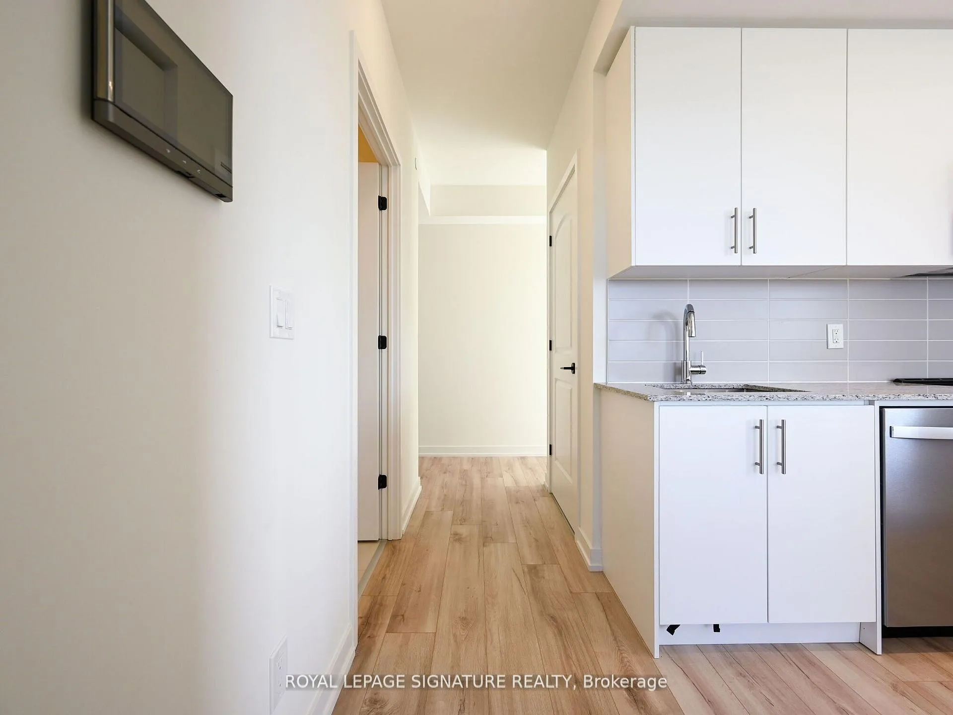 Photo 10 of Unit 304, 345 Wheat Boom Drive N, Oakville, Joshua Meadows — HOMEH
