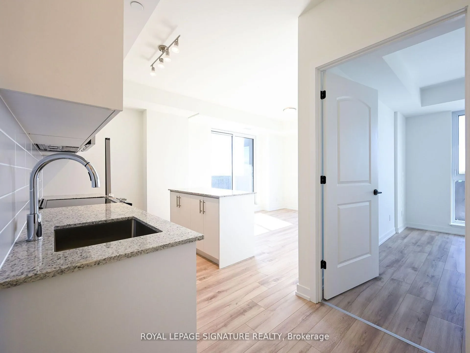 Photo 11 of Unit 304, 345 Wheat Boom Drive N, Oakville, Joshua Meadows — HOMEH