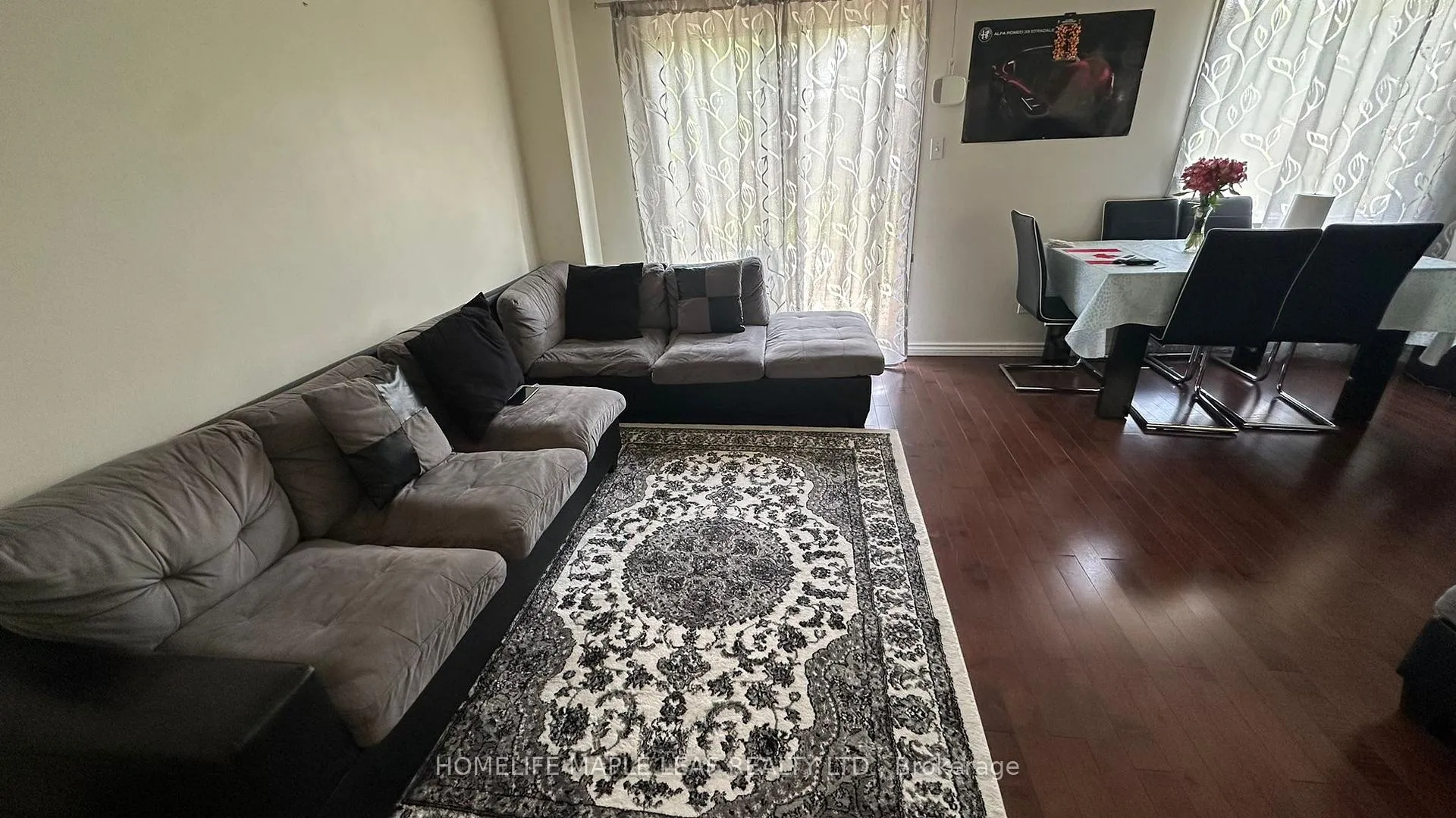 Photo 4 of Unit Main Floor, 31 Newbridge Crescent, Brampton, Westgate — HOMEH