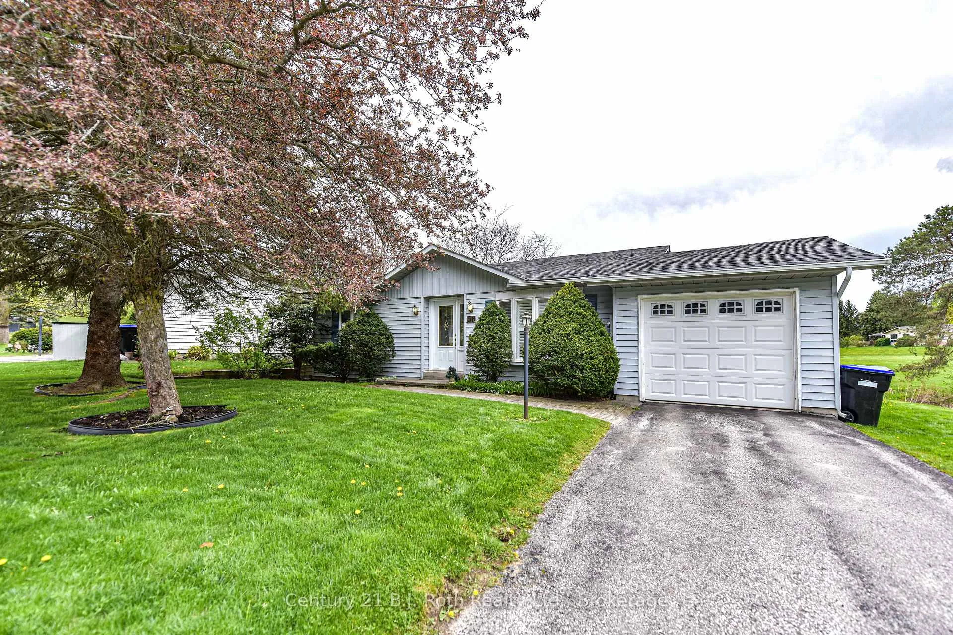 Photo 2 of 56 Tecumseth Pines Drive, New Tecumseth, Rural New Tecumseth — HOMEH