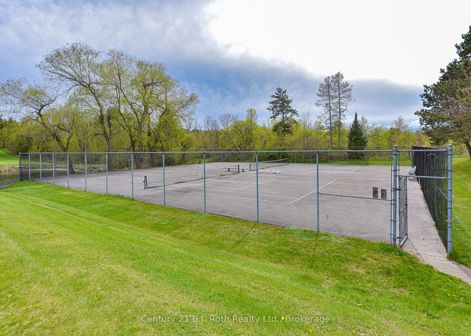 Photo 34 of 56 Tecumseth Pines Drive, New Tecumseth, Rural New Tecumseth — HOMEH