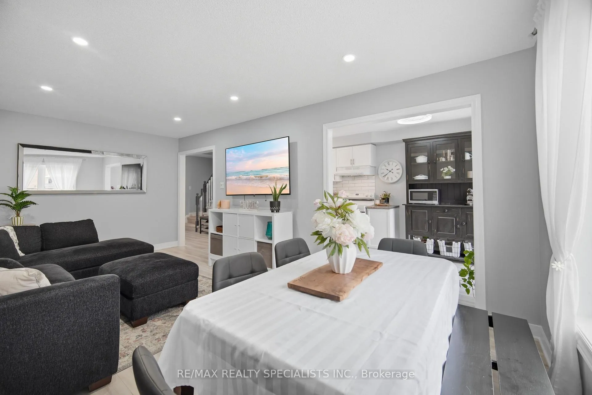 Photo 3 of 69 Wood Circle, Caledon, Bolton East — HOMEH