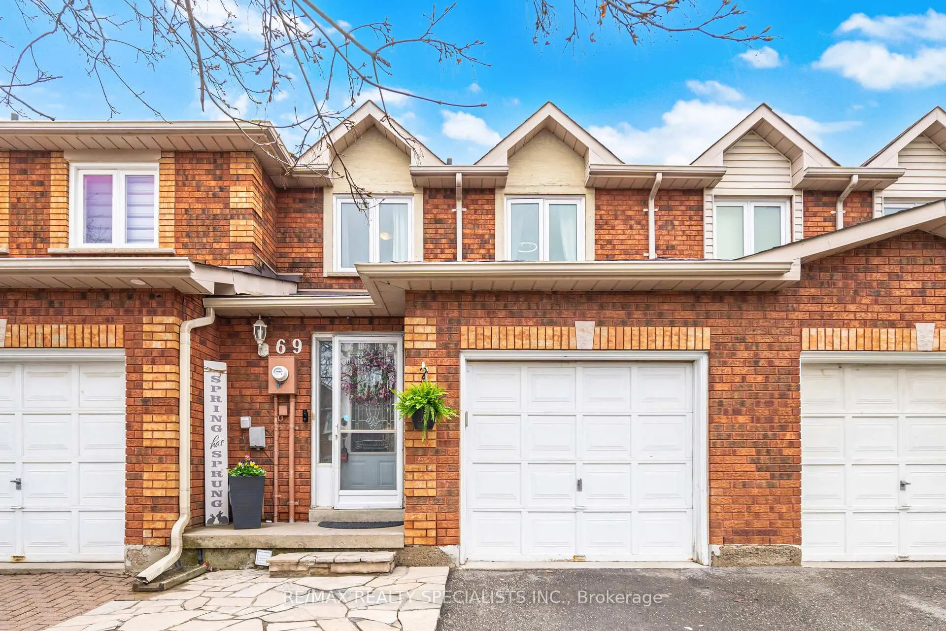 Photo 4 of 69 Wood Circle, Caledon, Bolton East — HOMEH
