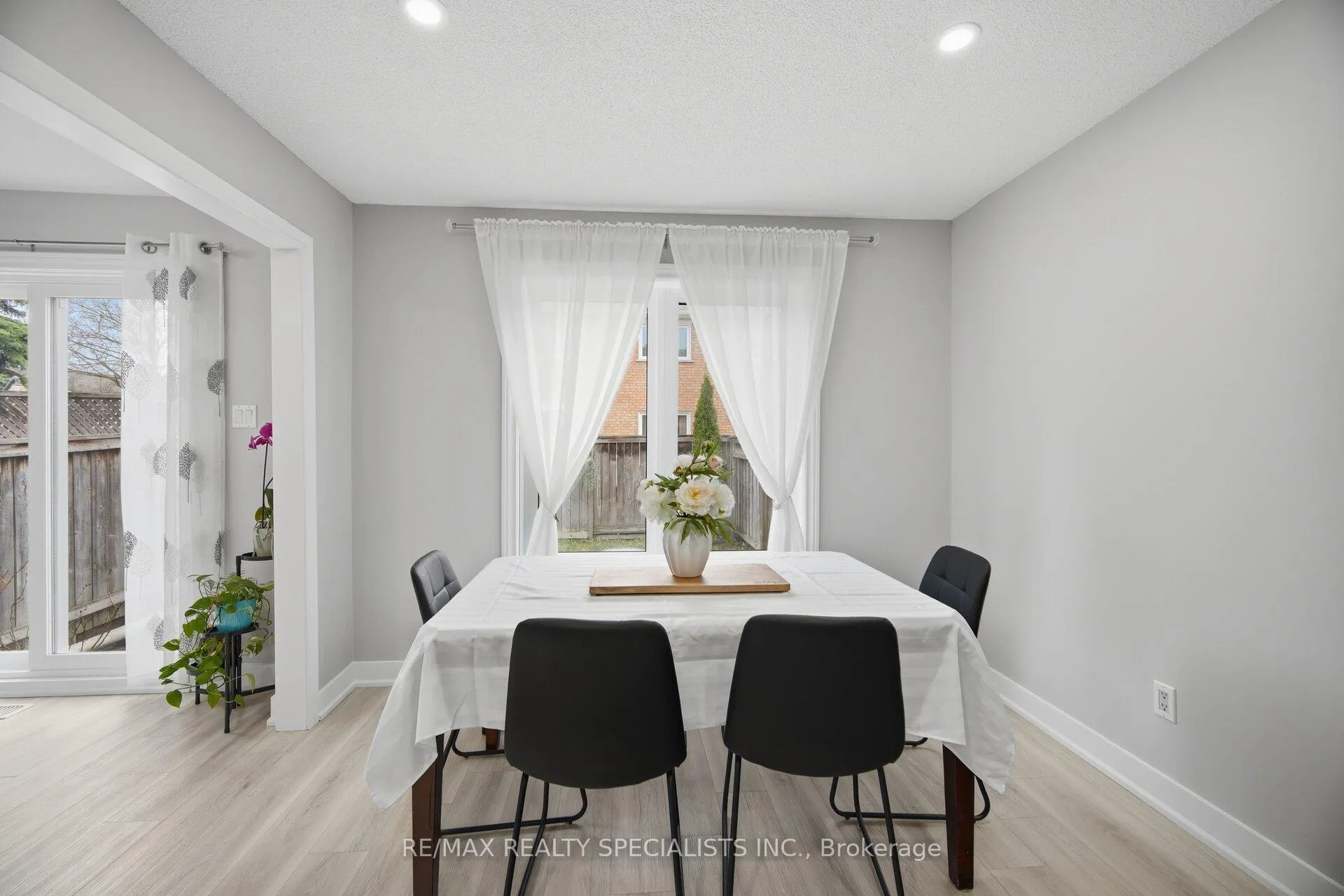 Photo 9 of 69 Wood Circle, Caledon, Bolton East — HOMEH