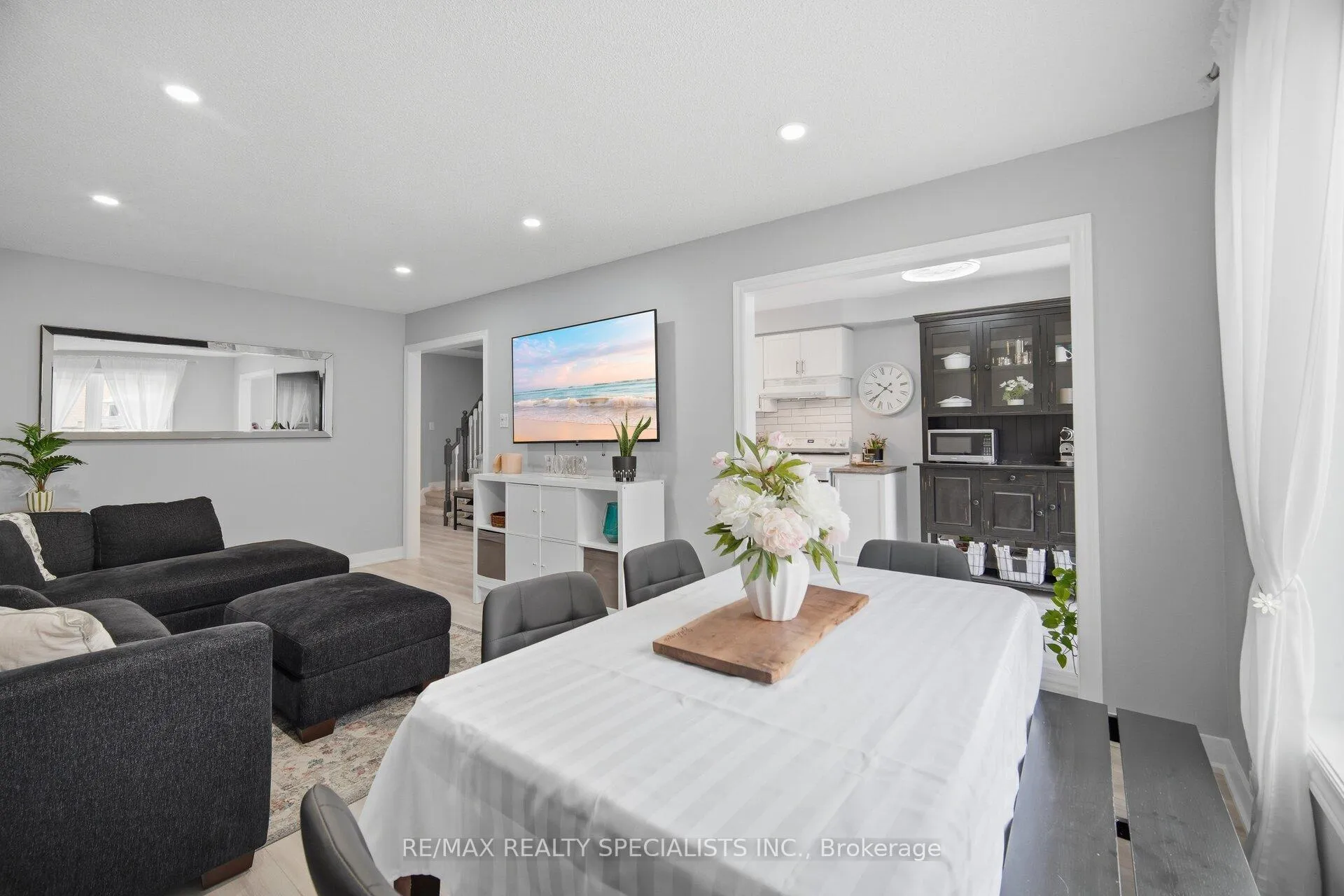 Photo 10 of 69 Wood Circle, Caledon, Bolton East — HOMEH