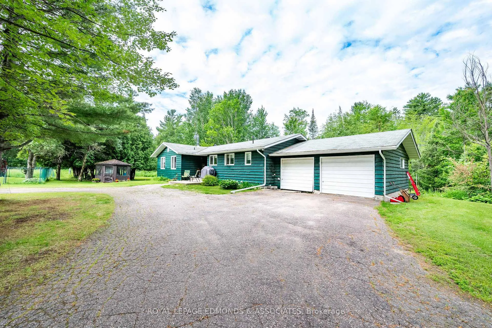 Photo 2 of 200 Walters Road, Laurentian Valley, Laurentian Valley — HOMEH