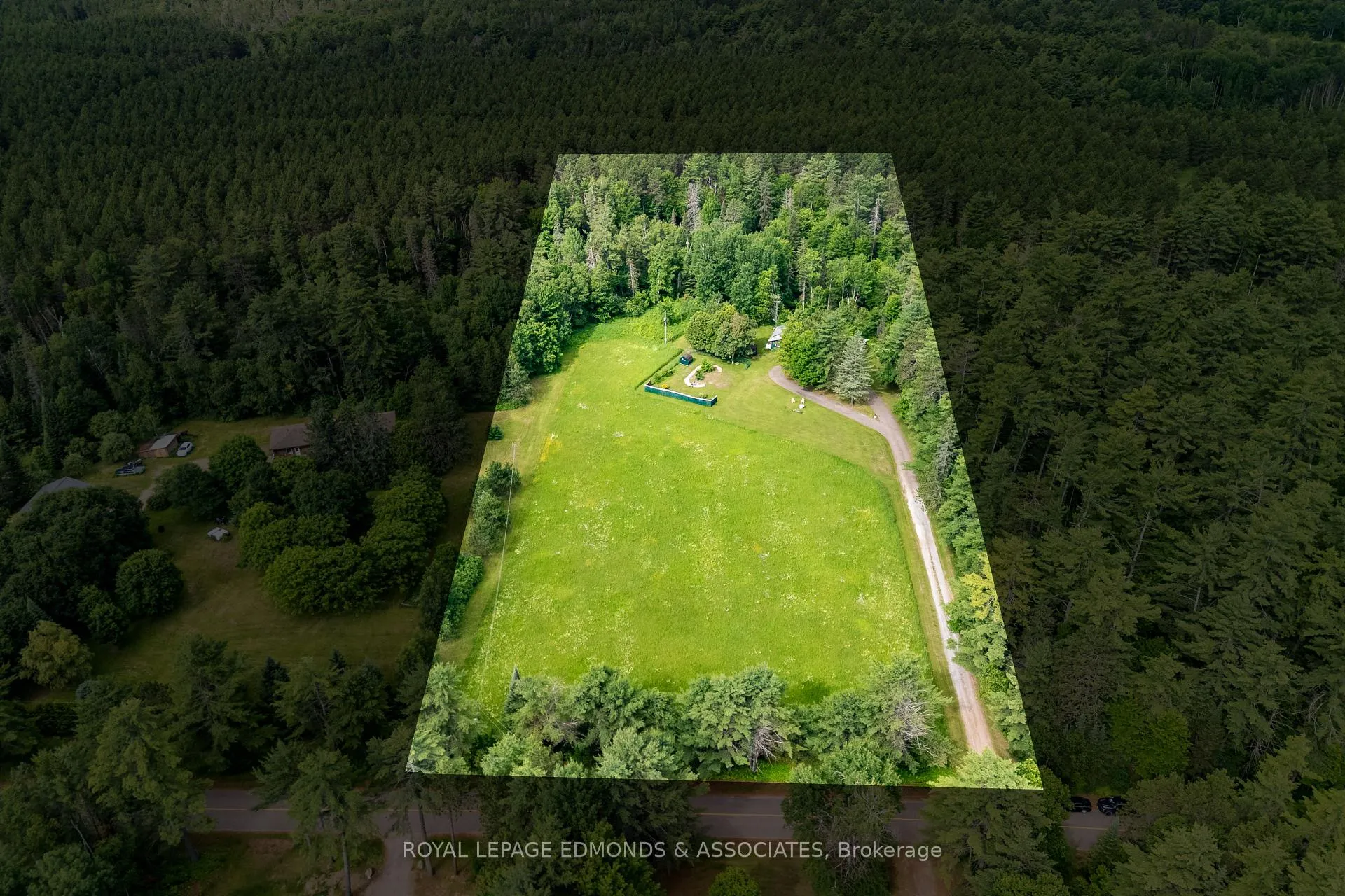 Photo 4 of 200 Walters Road, Laurentian Valley, Laurentian Valley — HOMEH