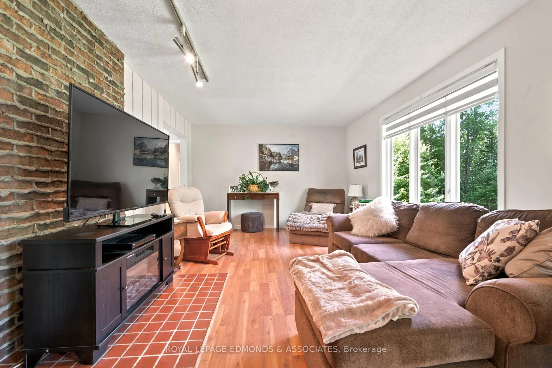 Photo 11 of 200 Walters Road, Laurentian Valley, Laurentian Valley — HOMEH