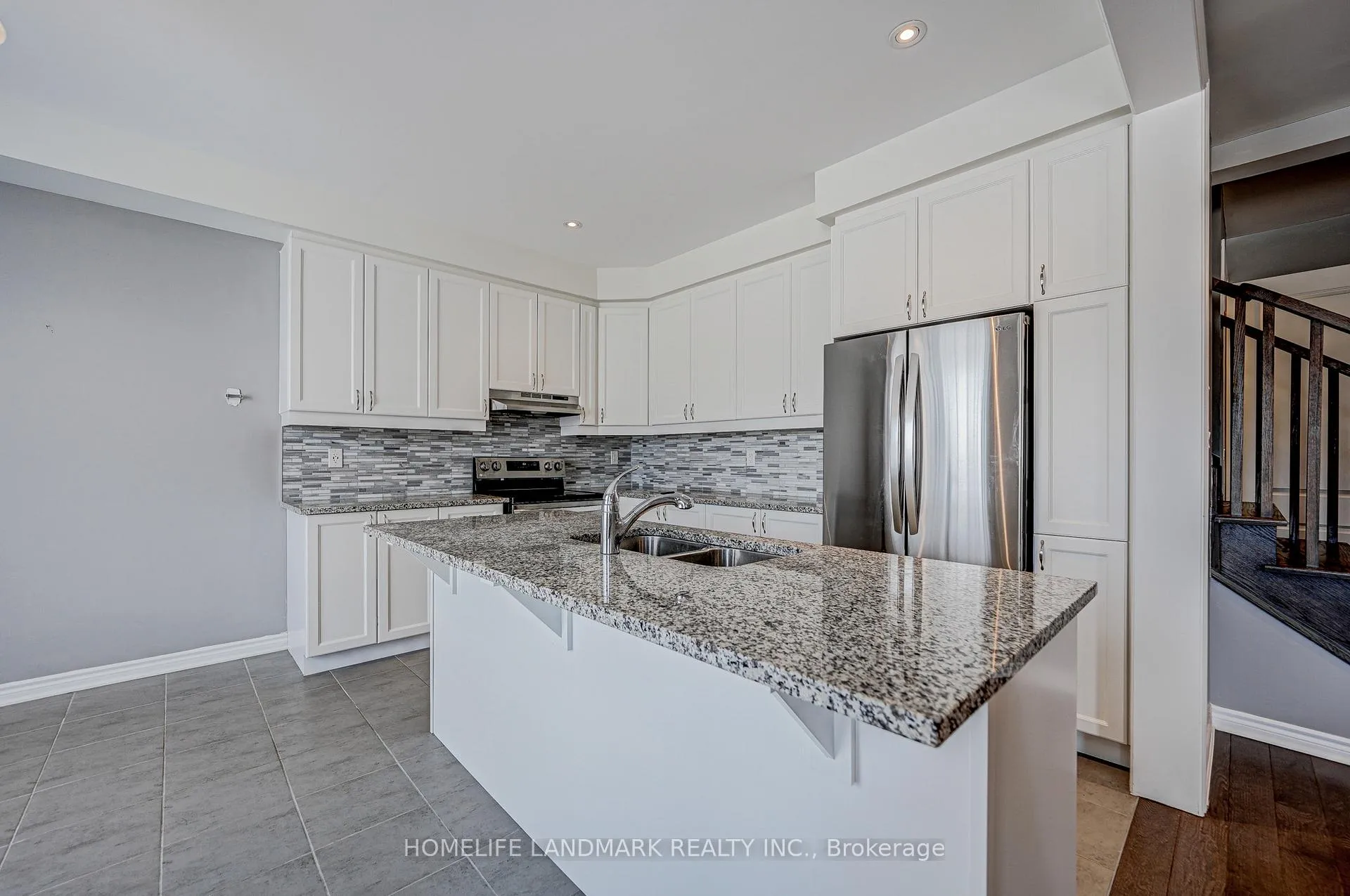 Photo 8 of 106 Barkerville Drive, Whitby, Rural Whitby — HOMEH