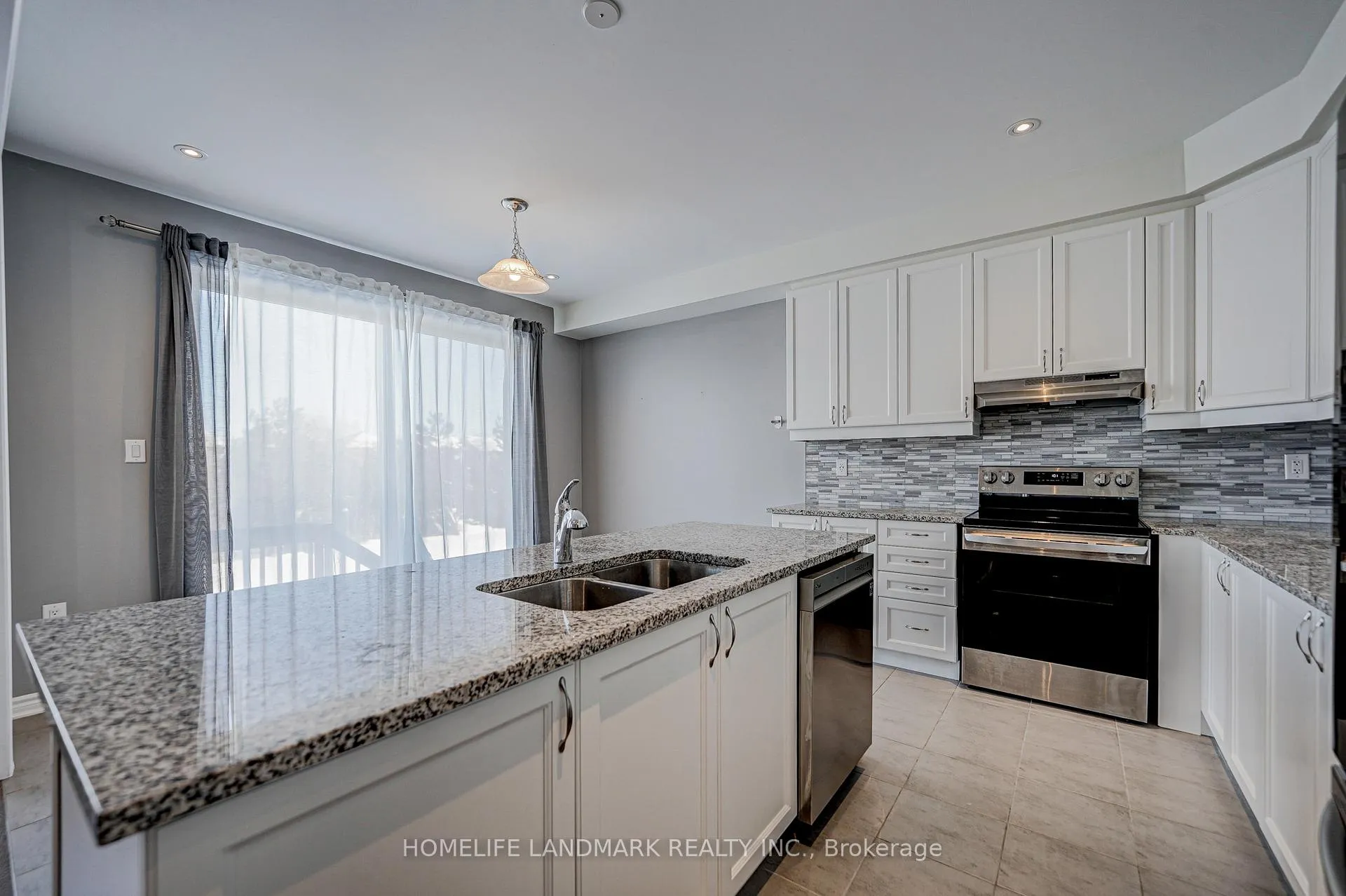 Photo 9 of 106 Barkerville Drive, Whitby, Rural Whitby — HOMEH