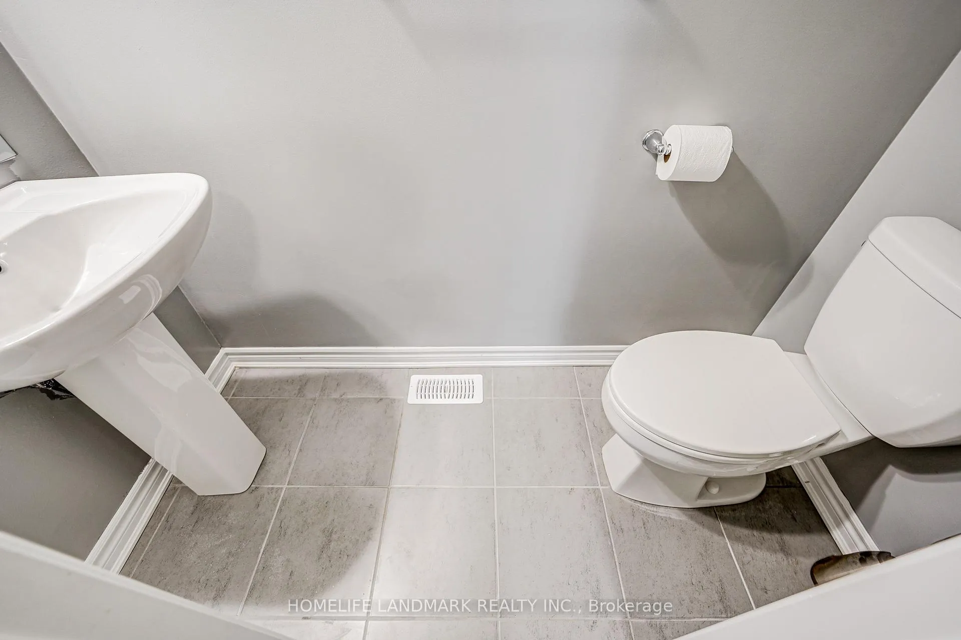 Photo 10 of 106 Barkerville Drive, Whitby, Rural Whitby — HOMEH