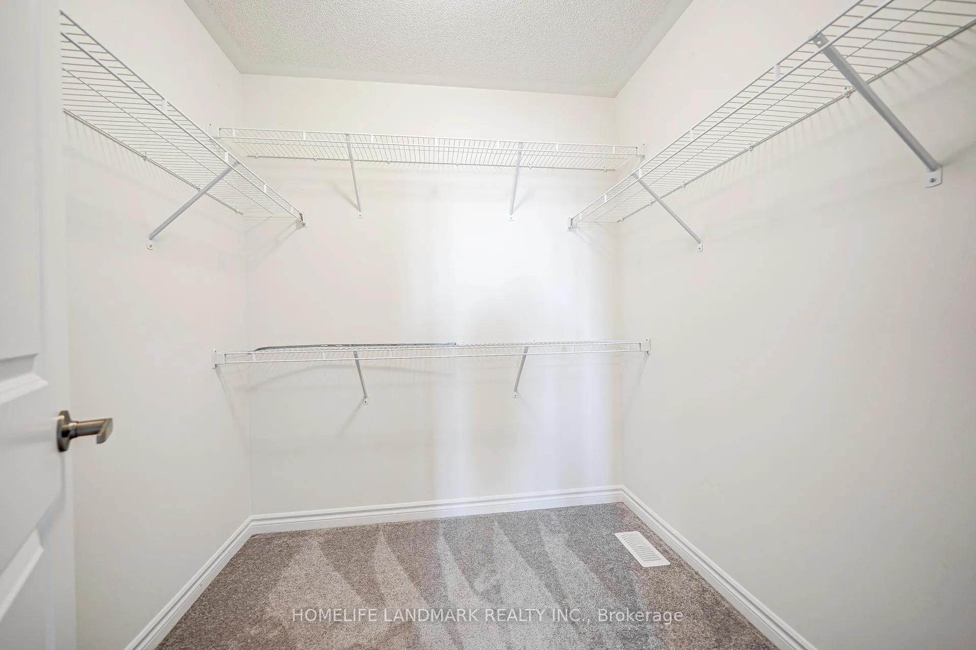 Photo 23 of 106 Barkerville Drive, Whitby, Rural Whitby — HOMEH