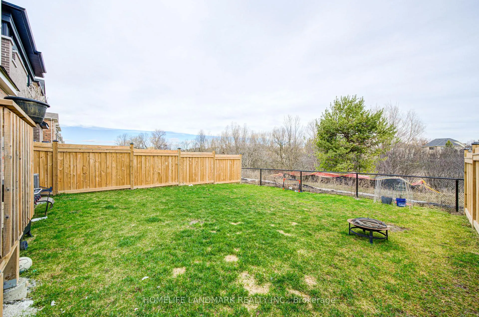 Photo 28 of 106 Barkerville Drive, Whitby, Rural Whitby — HOMEH