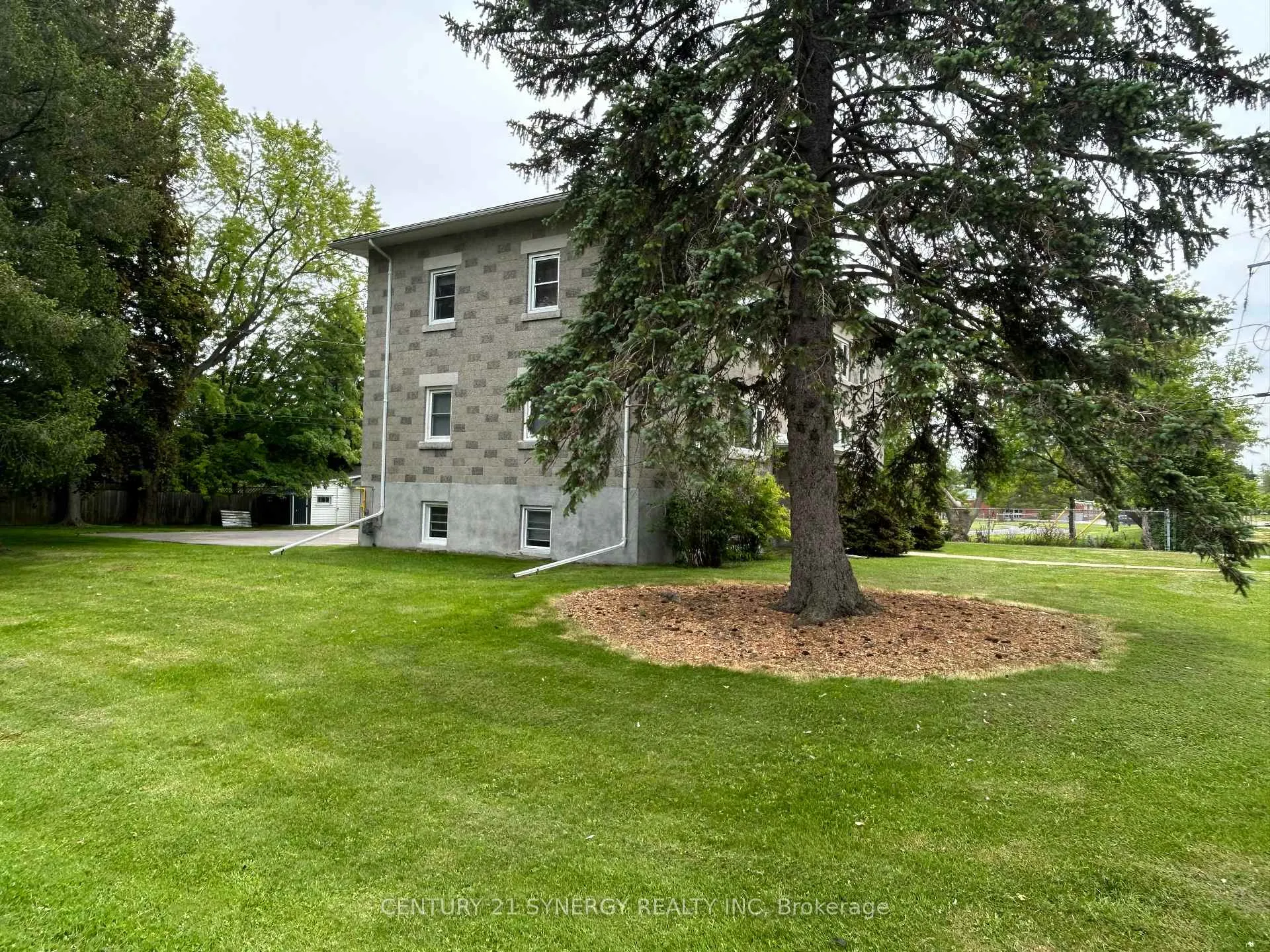 Photo 3 of 395 Pine Street E, Gananoque, Gananoque — HOMEH