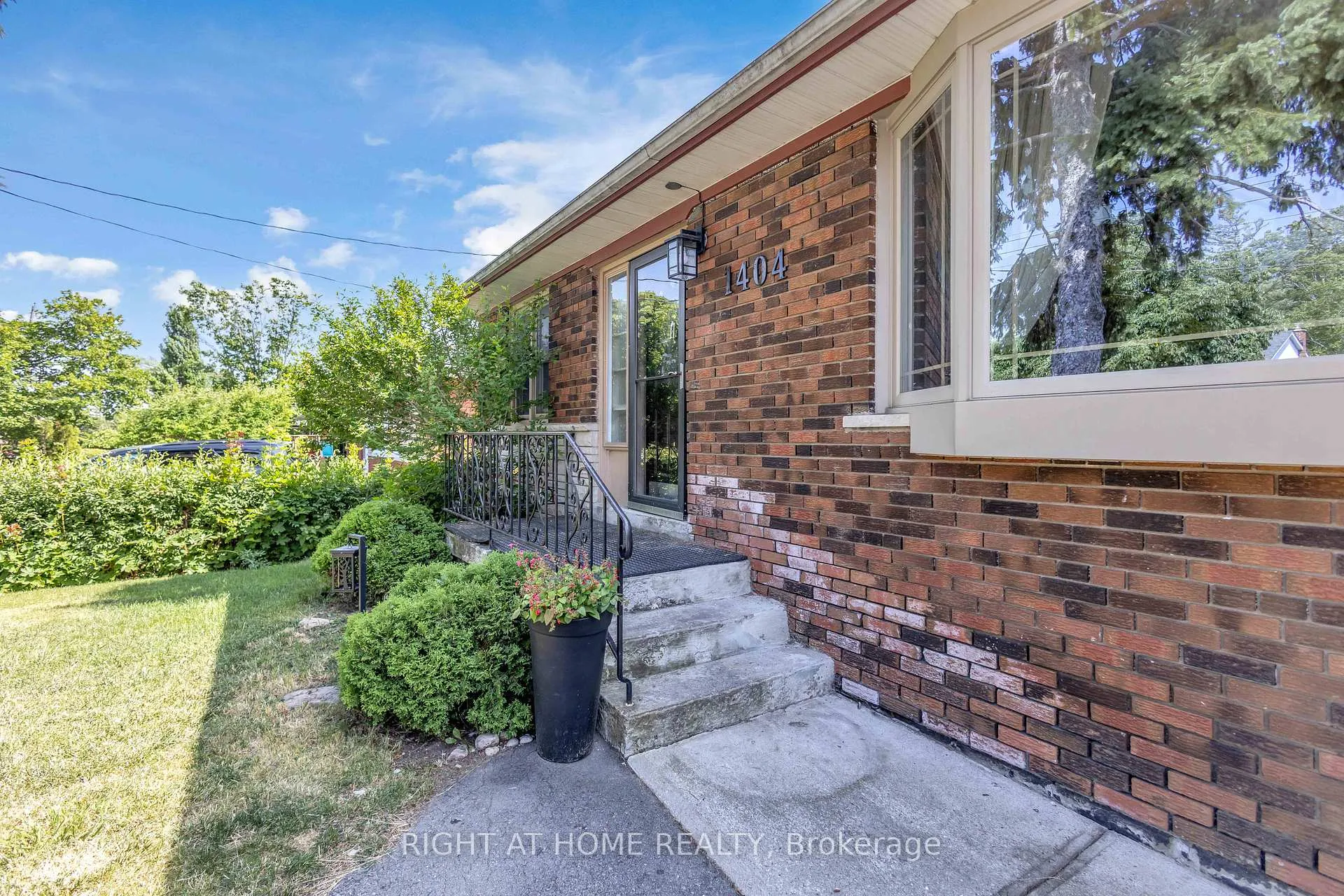 Photo 5 of 1404 Bunnell Drive, Burlington, Mountainside — HOMEH