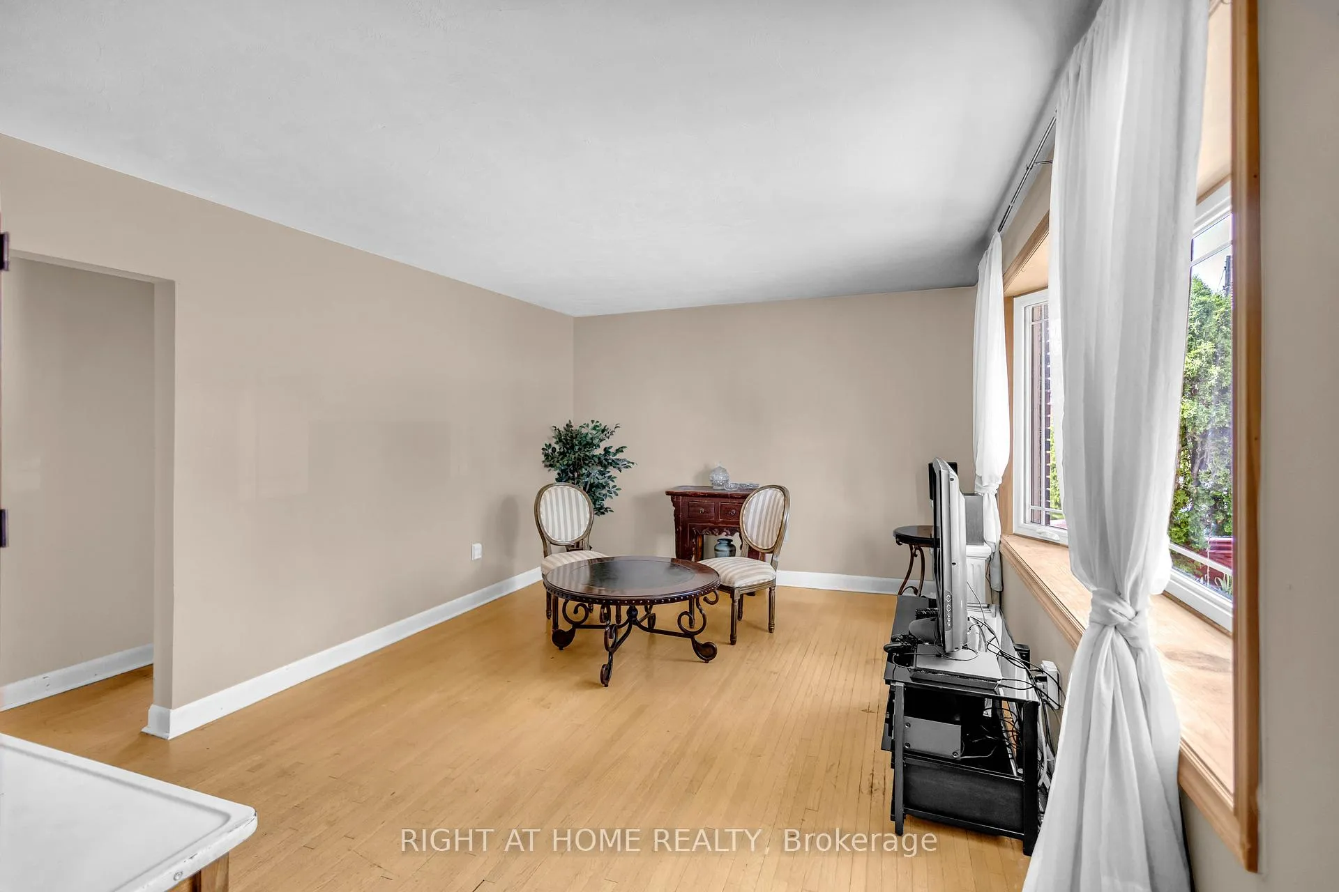 Photo 7 of 1404 Bunnell Drive, Burlington, Mountainside — HOMEH