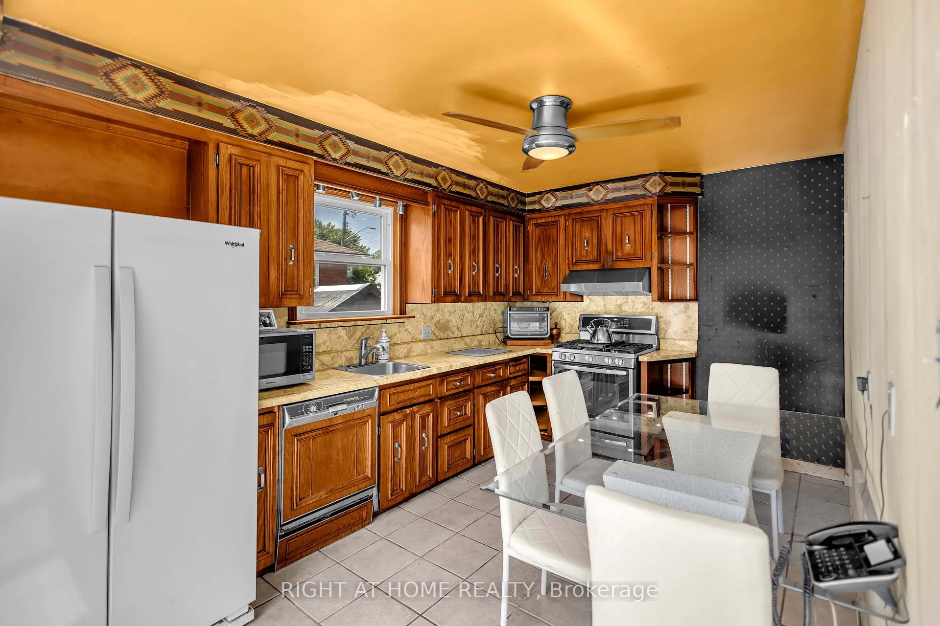 Photo 11 of 1404 Bunnell Drive, Burlington, Mountainside — HOMEH