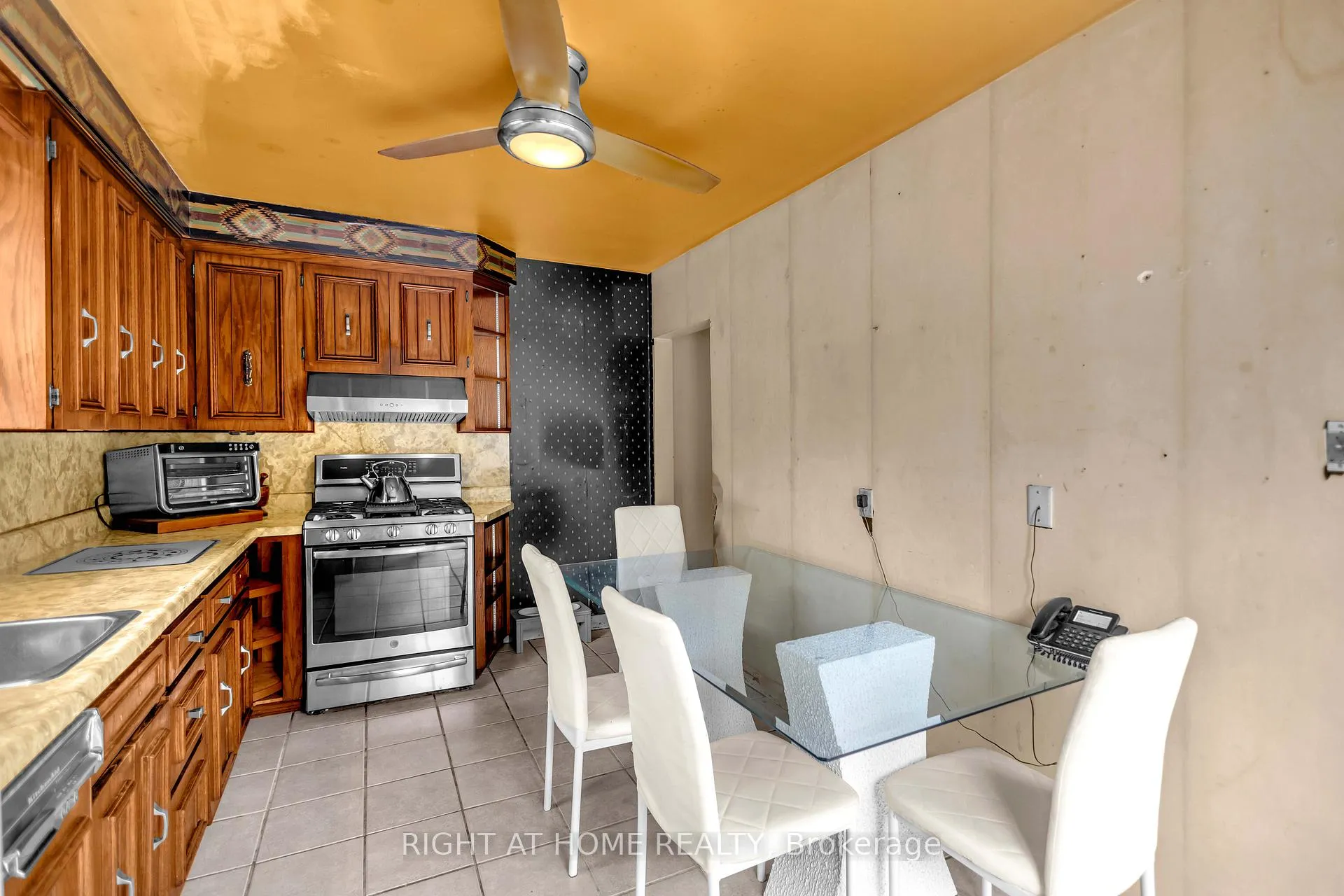 Photo 12 of 1404 Bunnell Drive, Burlington, Mountainside — HOMEH
