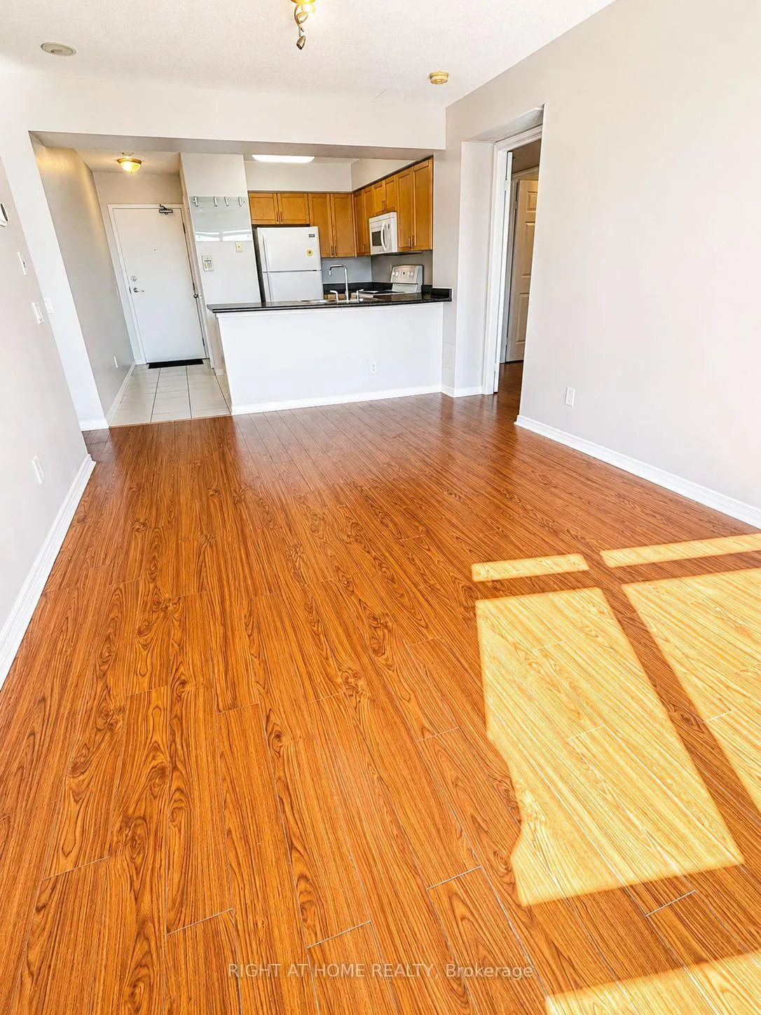 Photo 4 of Unit 1601, 28 Harrison Garden Boulevard, North York, Willowdale East — HOMEH