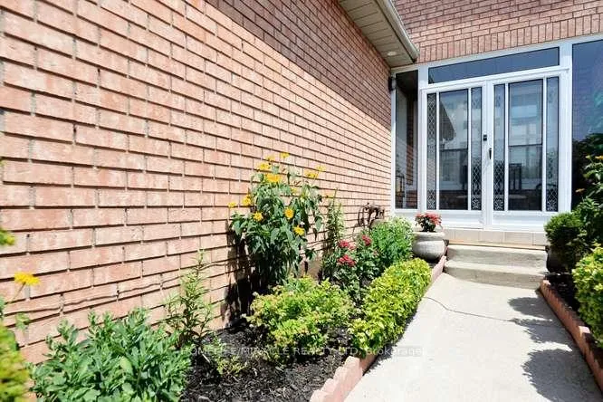 Photo 4 of 7 Cutters Crescent, Brampton, Fletcher's West — HOMEH
