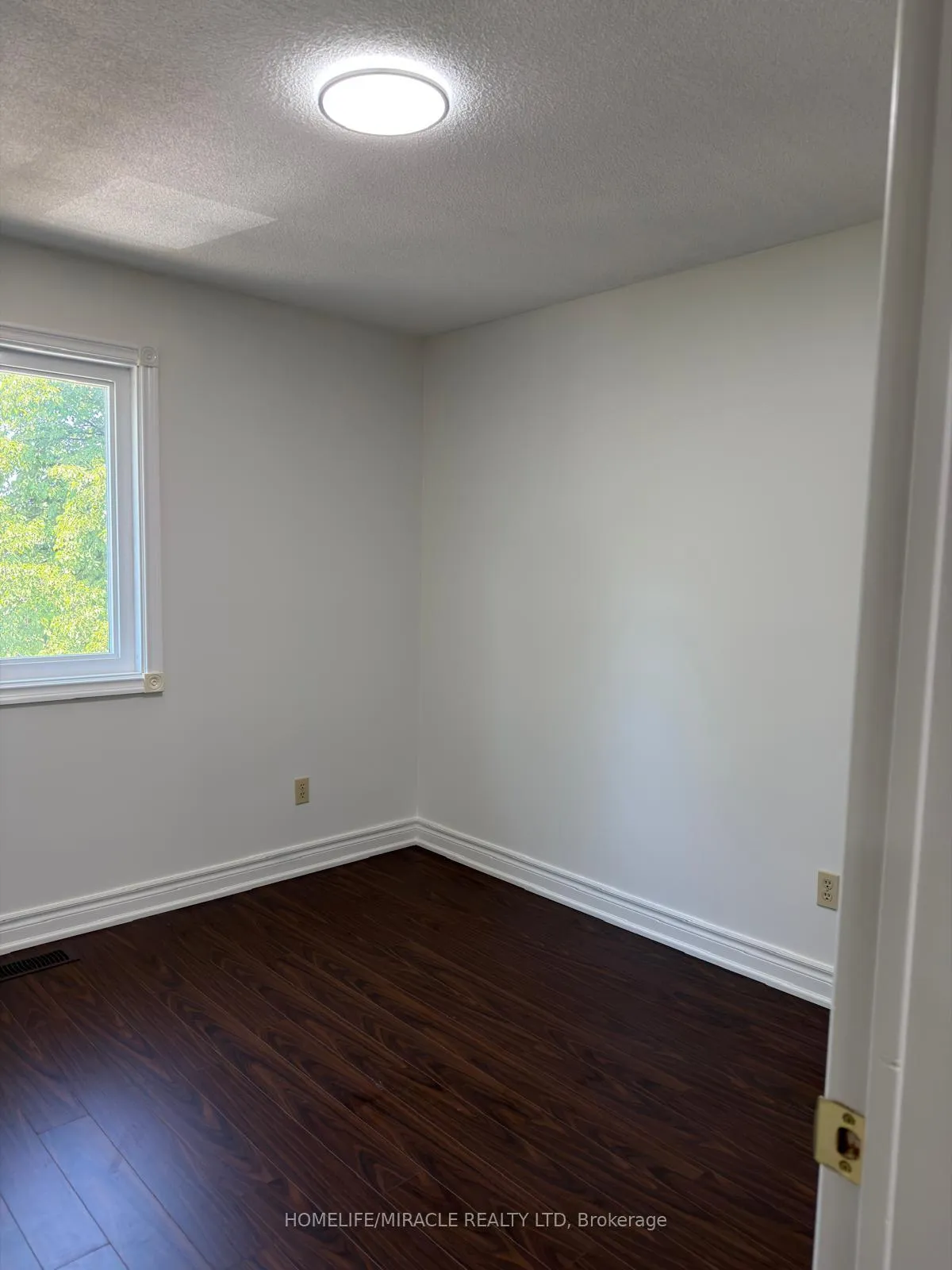 Photo 10 of 51 Wright Crescent, Ajax, Central — HOMEH