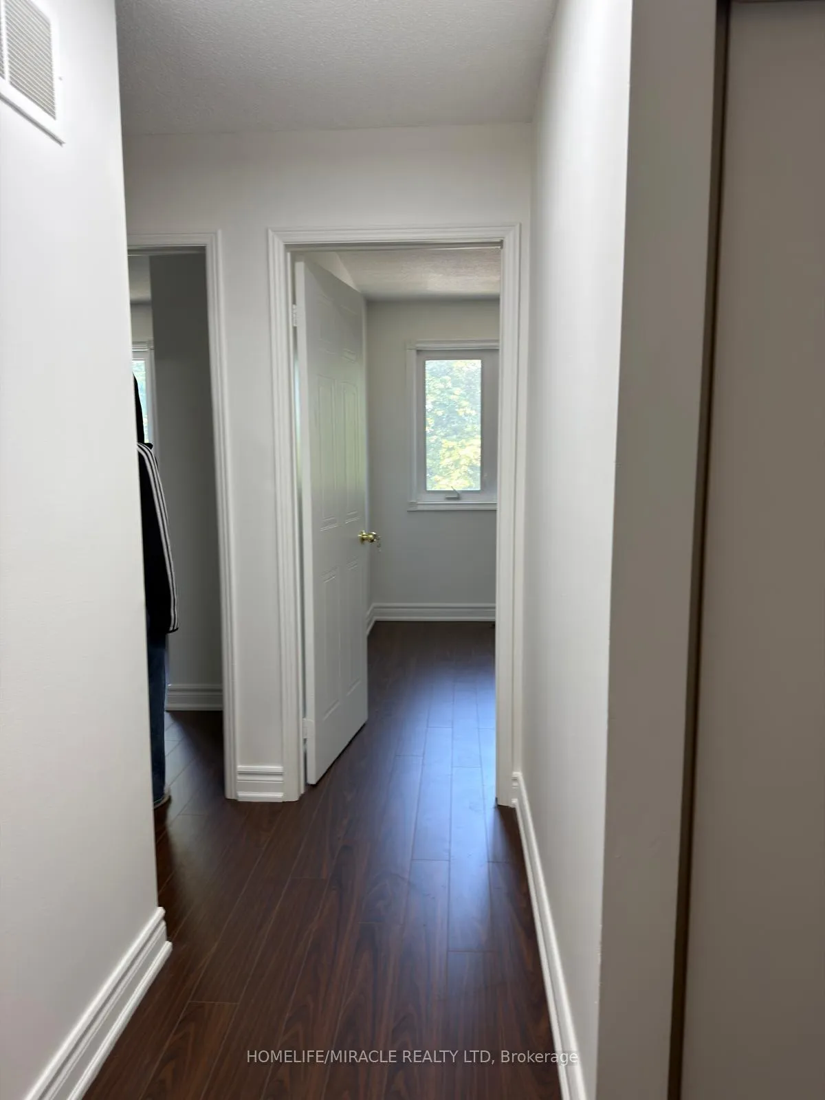 Photo 12 of 51 Wright Crescent, Ajax, Central — HOMEH