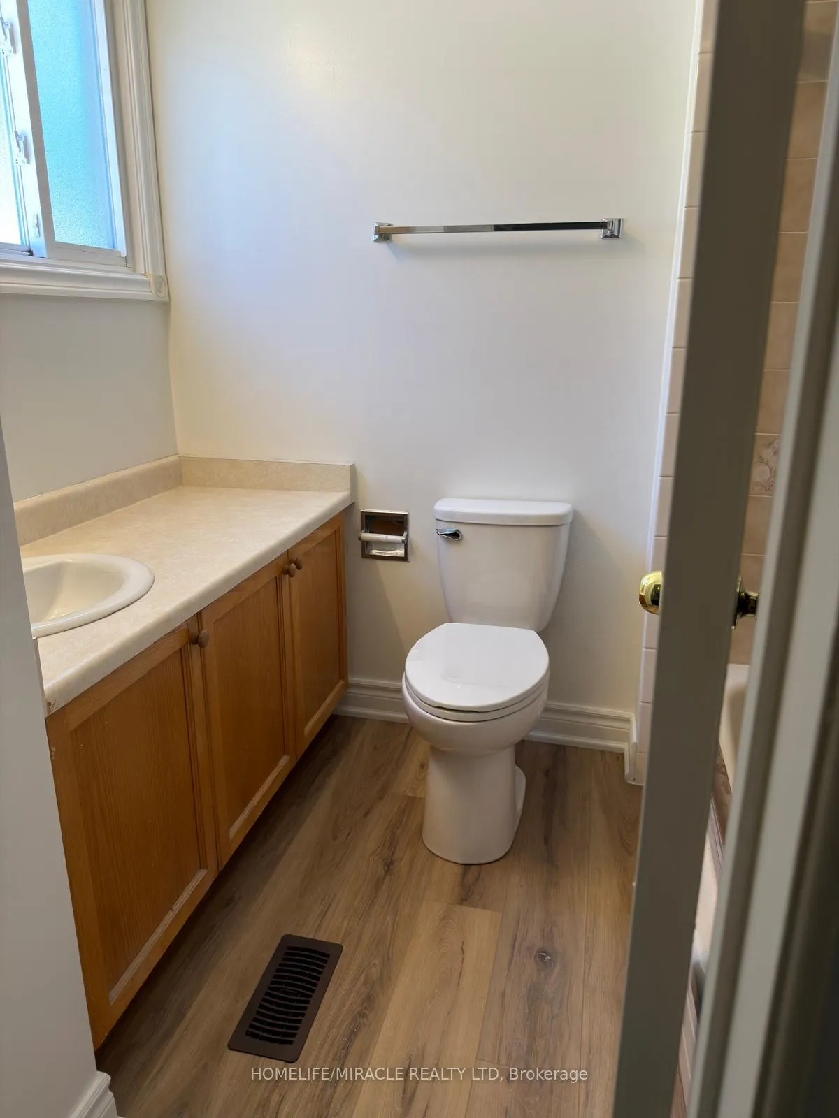 Photo 18 of 51 Wright Crescent, Ajax, Central — HOMEH