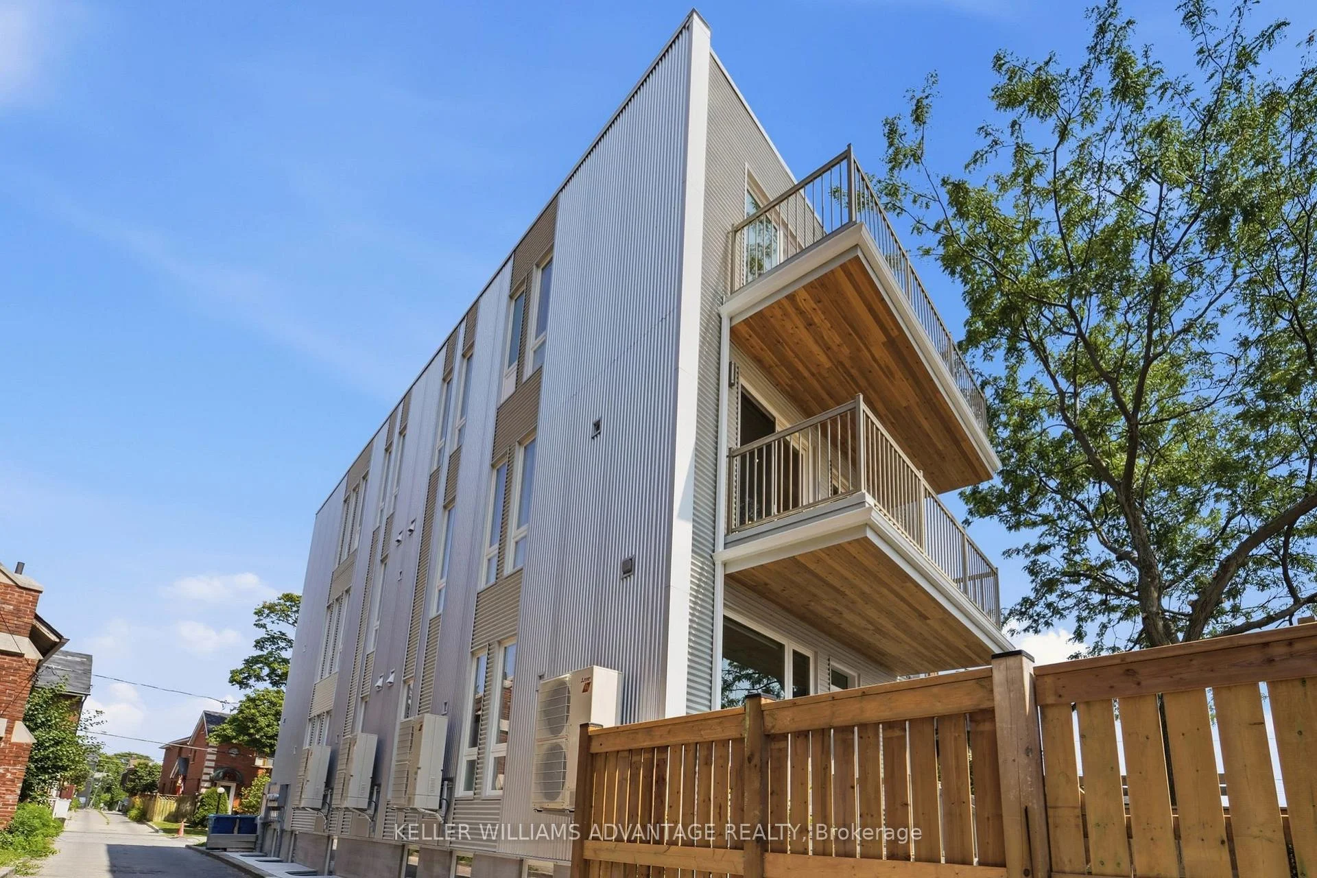 Photo 15 of Unit Unit D, 616 Delaware Avenue, Toronto, Wychwood — HOMEH