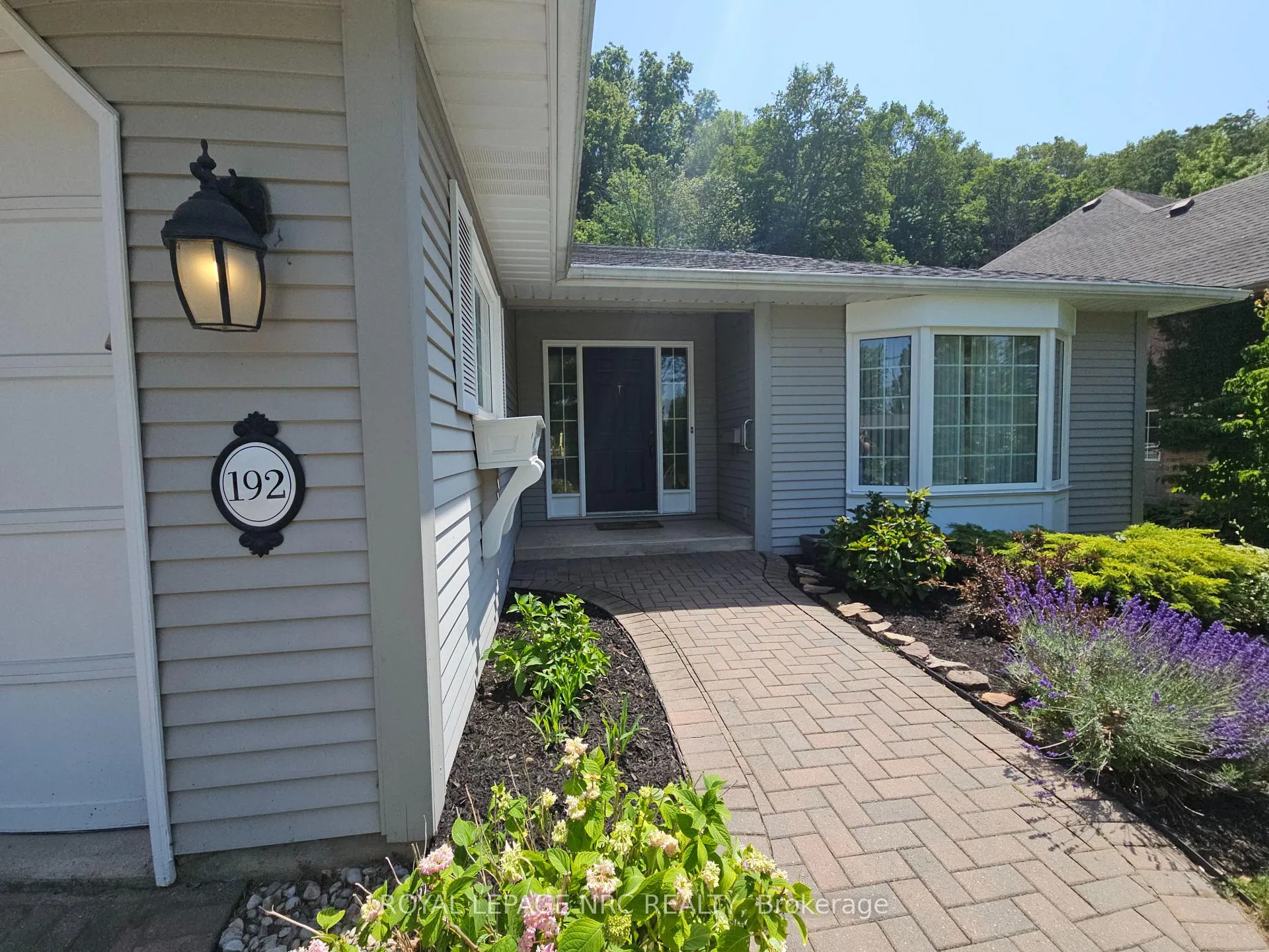 Photo 2 of 192 Woodside Drive, St. Catharines, Glendale/Glenridge — HOMEH