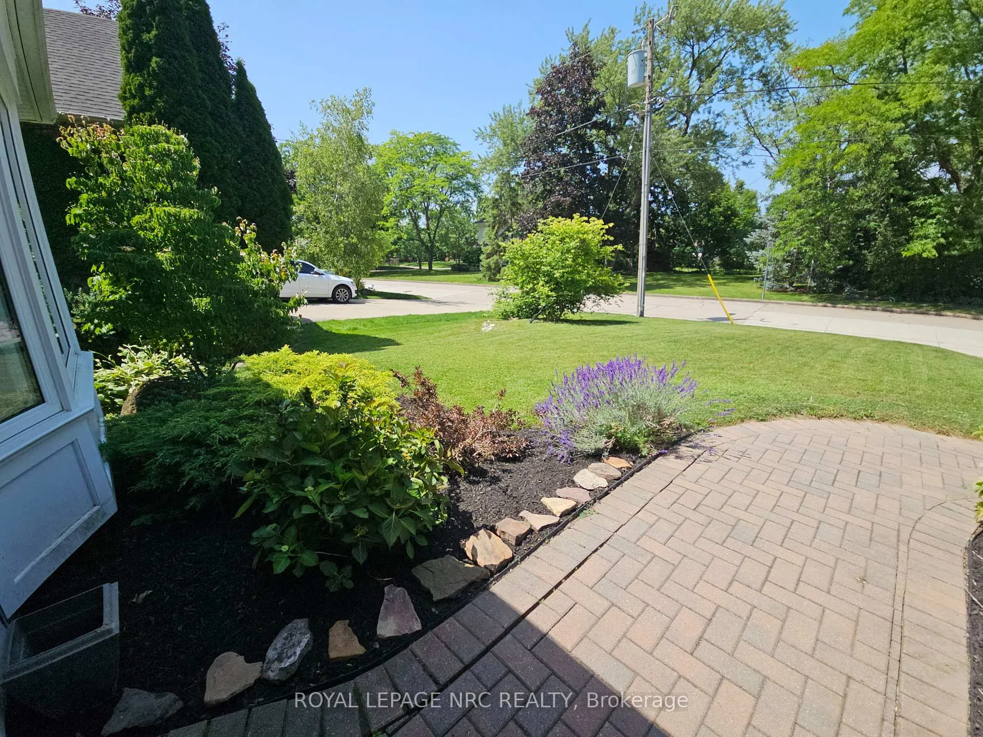 Photo 3 of 192 Woodside Drive, St. Catharines, Glendale/Glenridge — HOMEH