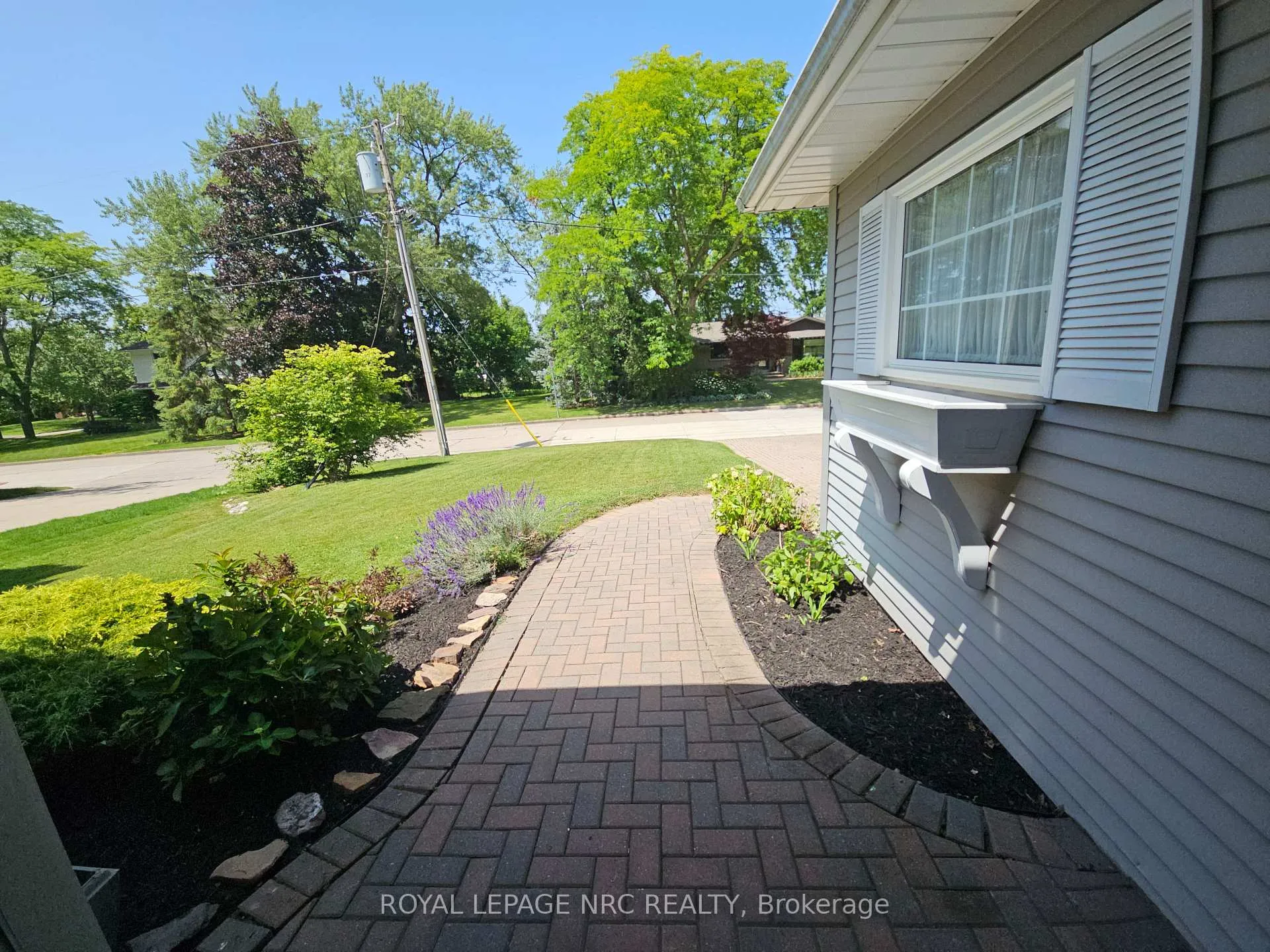 Photo 4 of 192 Woodside Drive, St. Catharines, Glendale/Glenridge — HOMEH