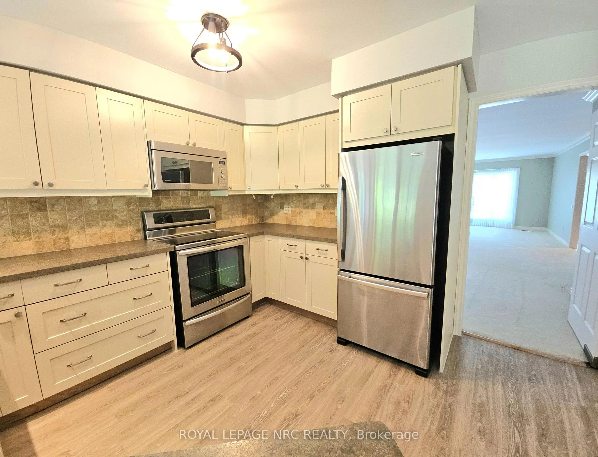 Photo 8 of 192 Woodside Drive, St. Catharines, Glendale/Glenridge — HOMEH