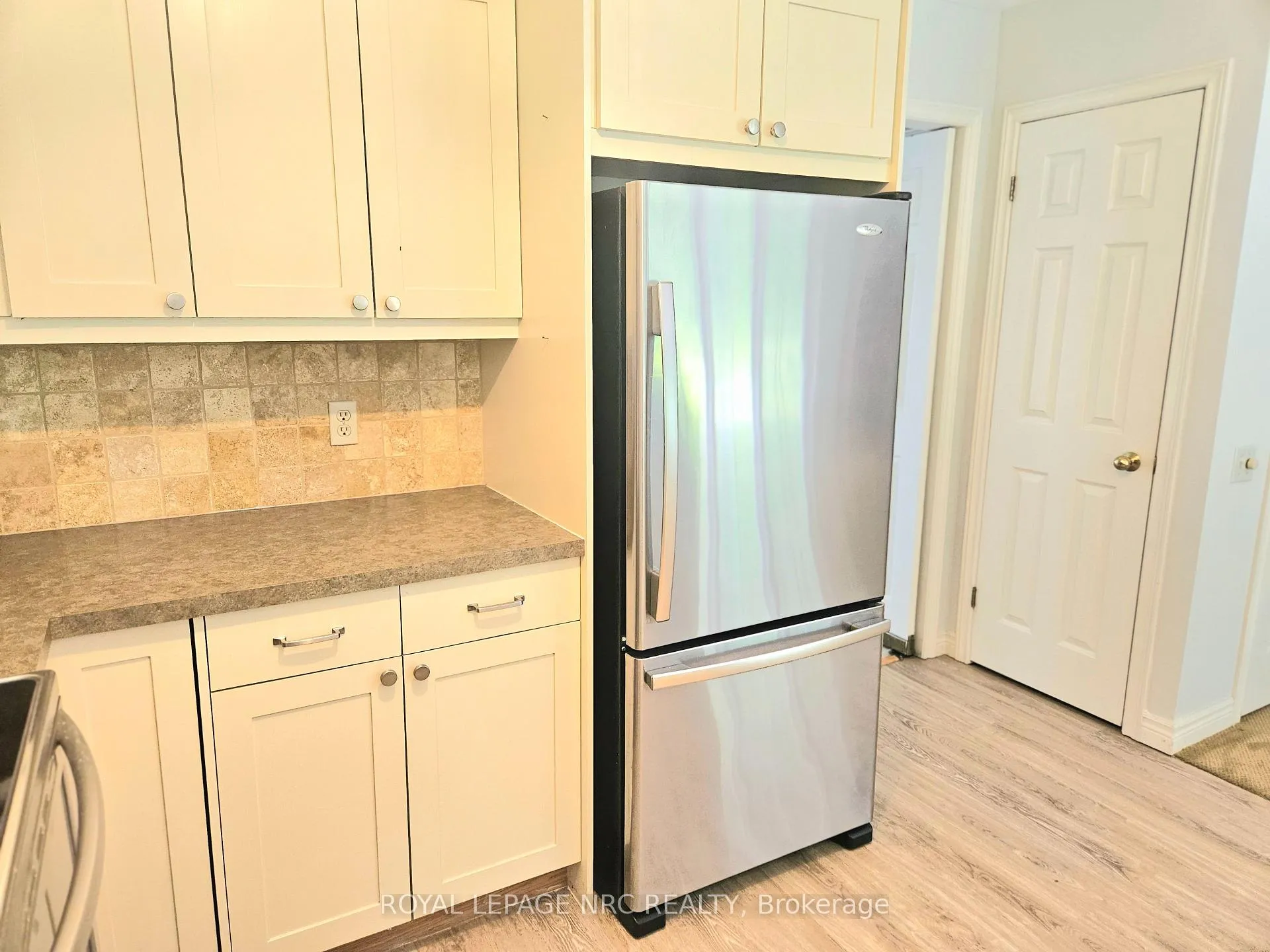 Photo 10 of 192 Woodside Drive, St. Catharines, Glendale/Glenridge — HOMEH