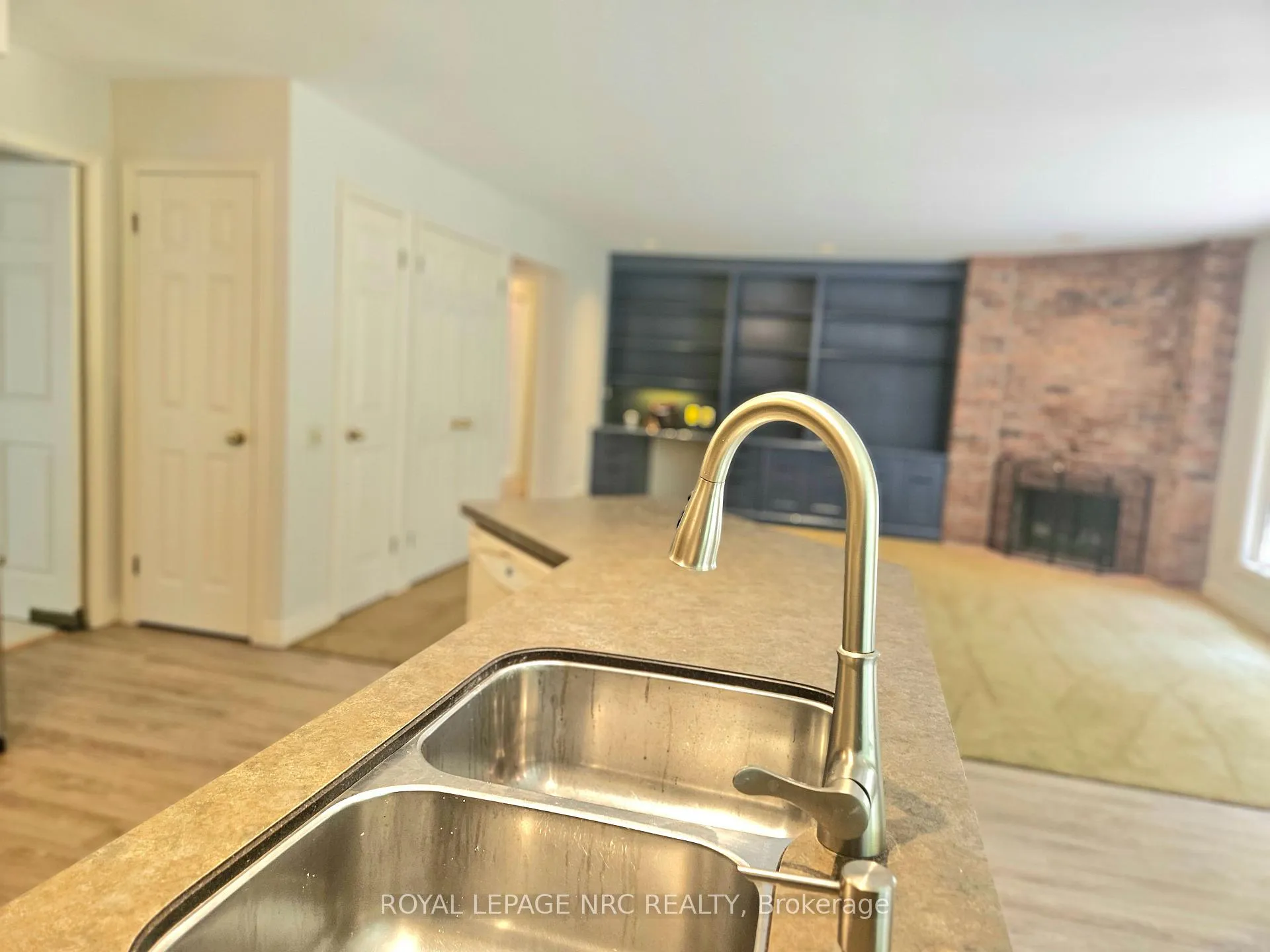 Photo 12 of 192 Woodside Drive, St. Catharines, Glendale/Glenridge — HOMEH