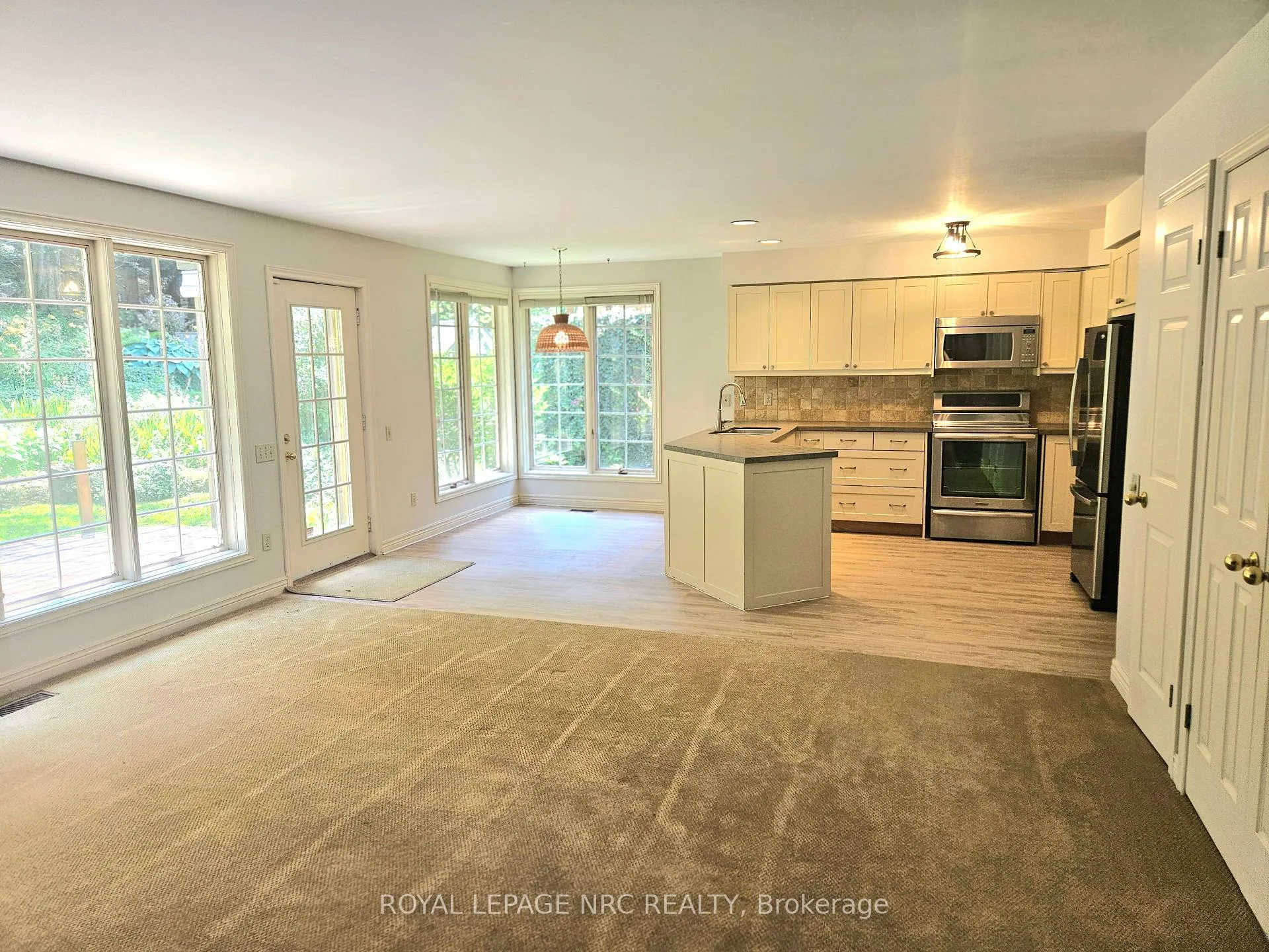 Photo 13 of 192 Woodside Drive, St. Catharines, Glendale/Glenridge — HOMEH