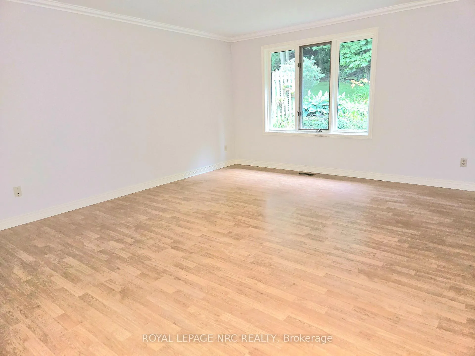 Photo 17 of 192 Woodside Drive, St. Catharines, Glendale/Glenridge — HOMEH