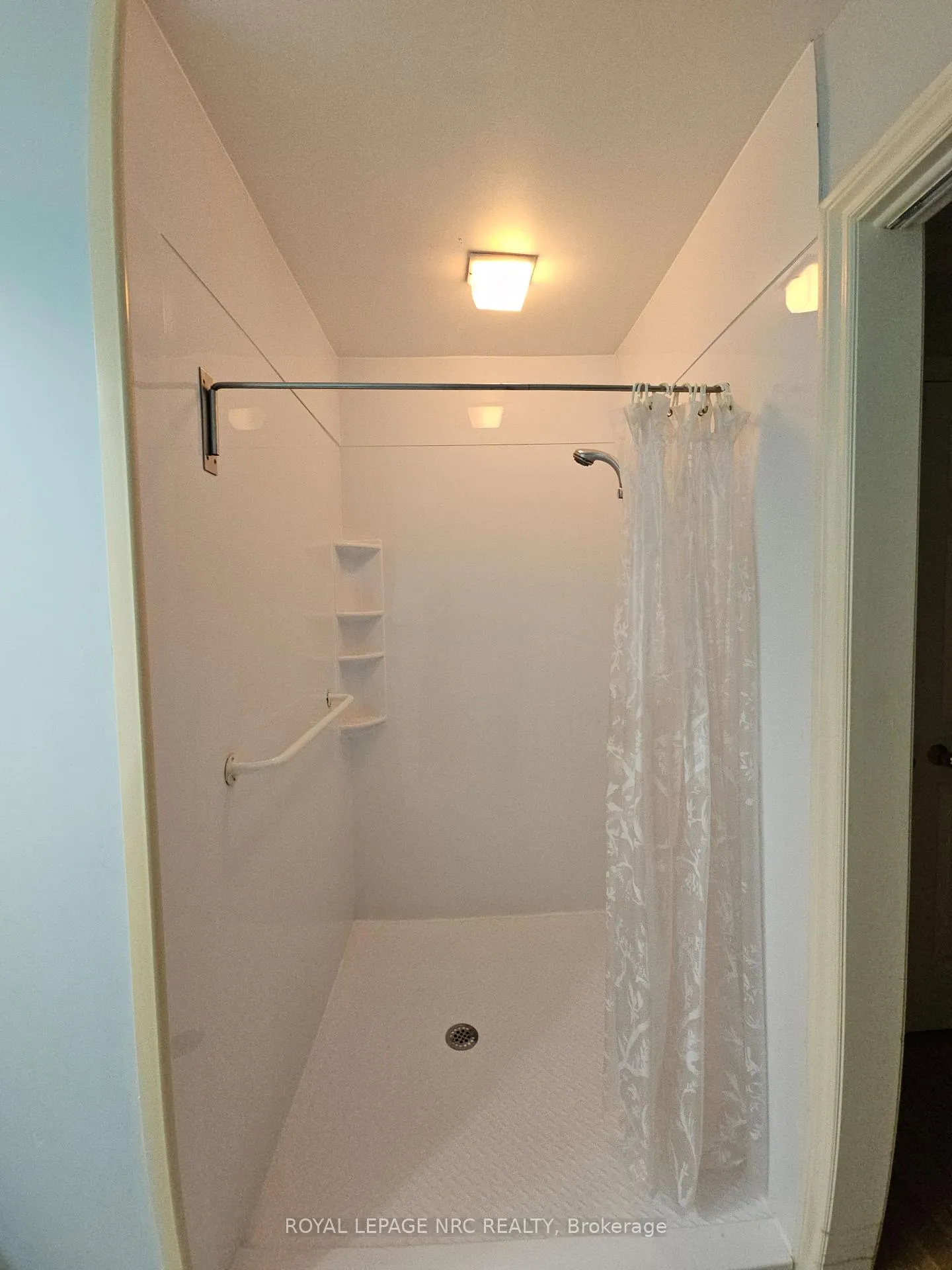 Photo 19 of 192 Woodside Drive, St. Catharines, Glendale/Glenridge — HOMEH