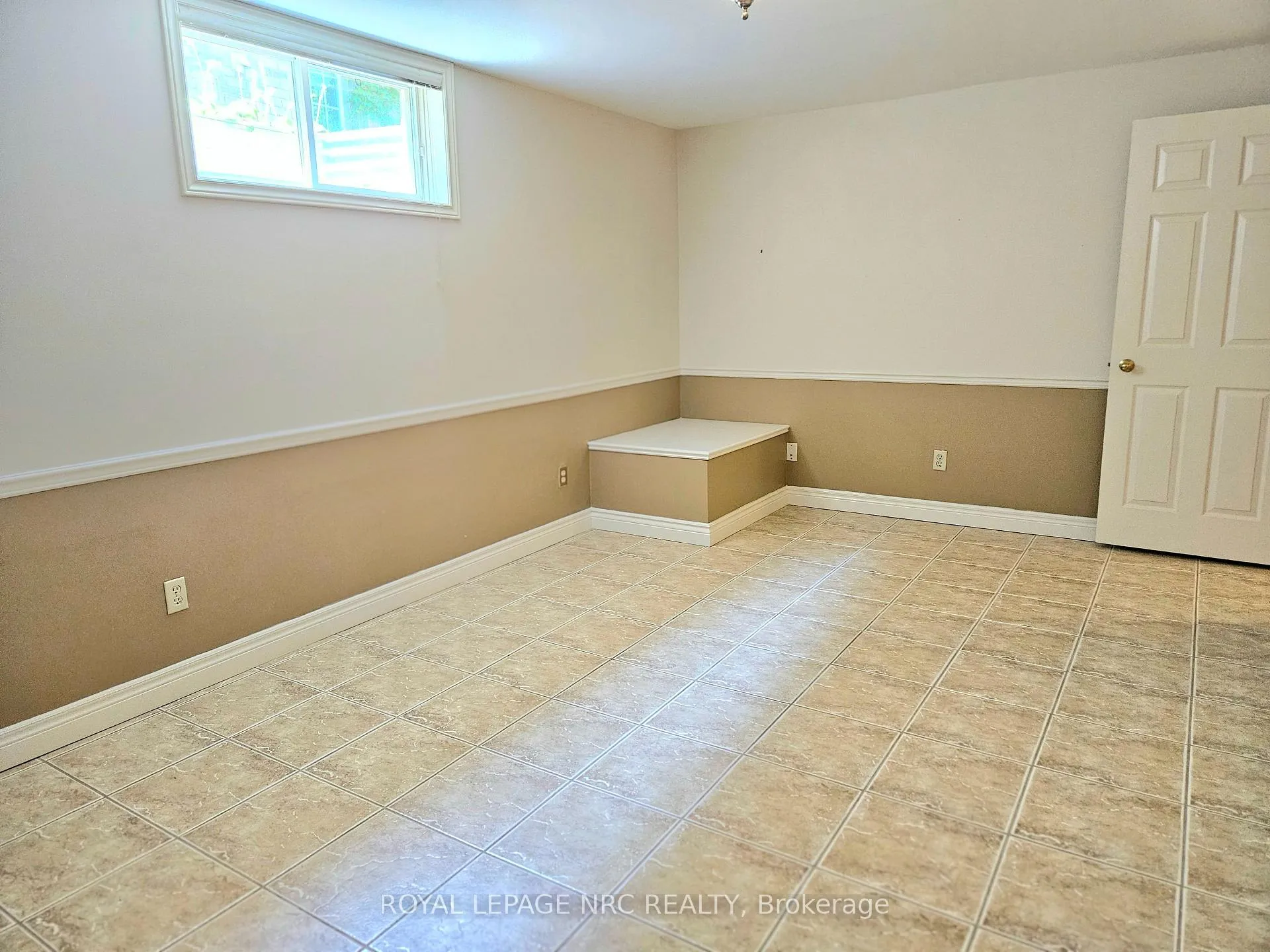 Photo 32 of 192 Woodside Drive, St. Catharines, Glendale/Glenridge — HOMEH