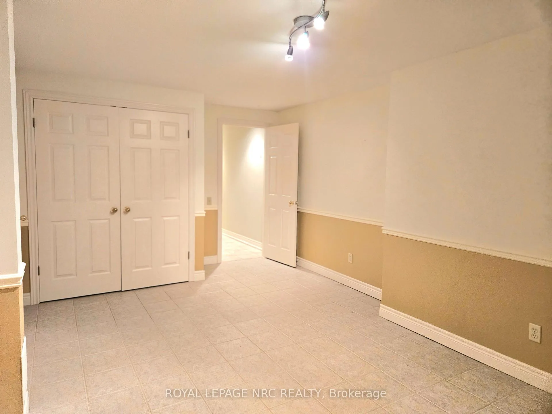 Photo 35 of 192 Woodside Drive, St. Catharines, Glendale/Glenridge — HOMEH