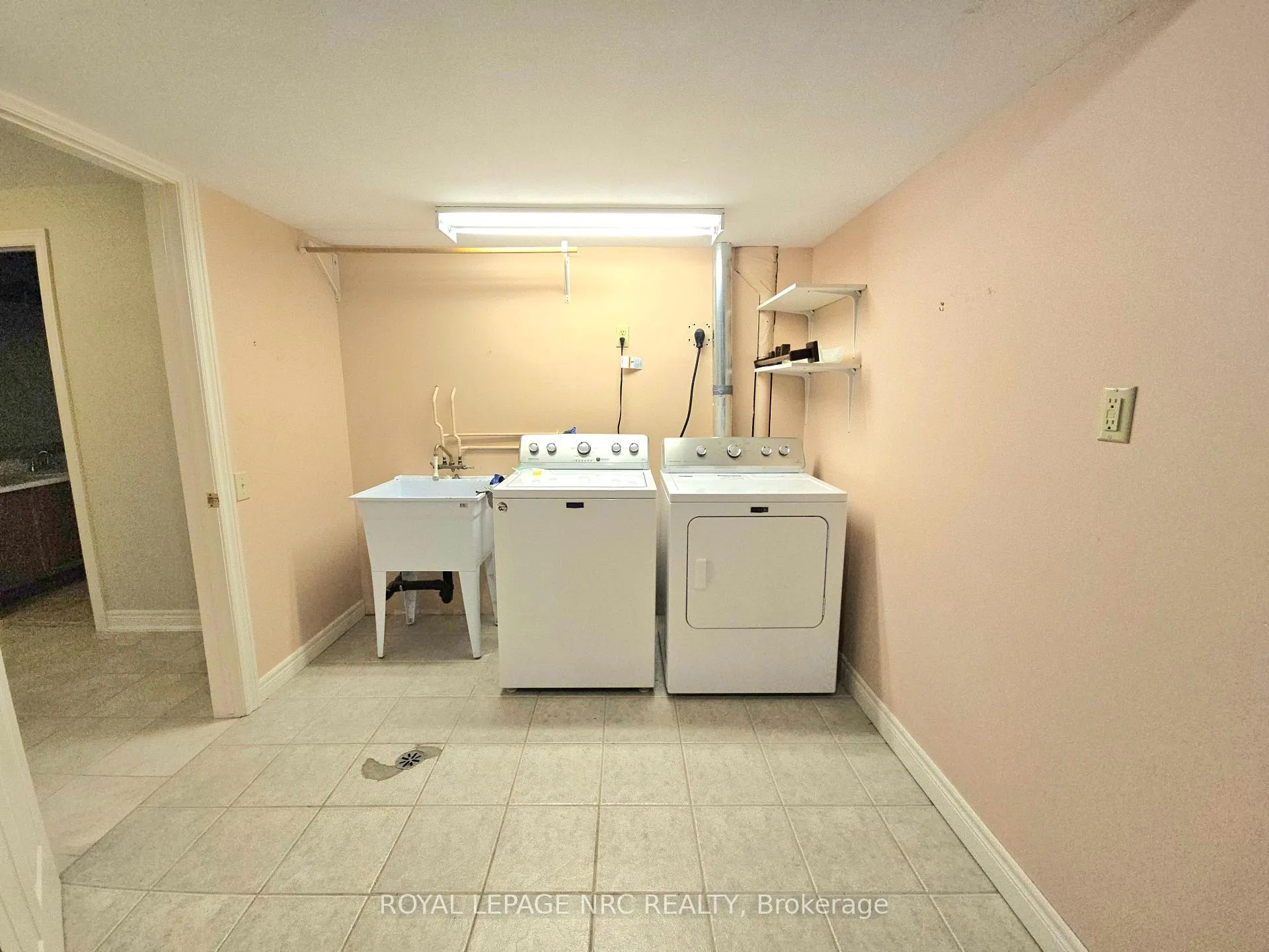 Photo 37 of 192 Woodside Drive, St. Catharines, Glendale/Glenridge — HOMEH