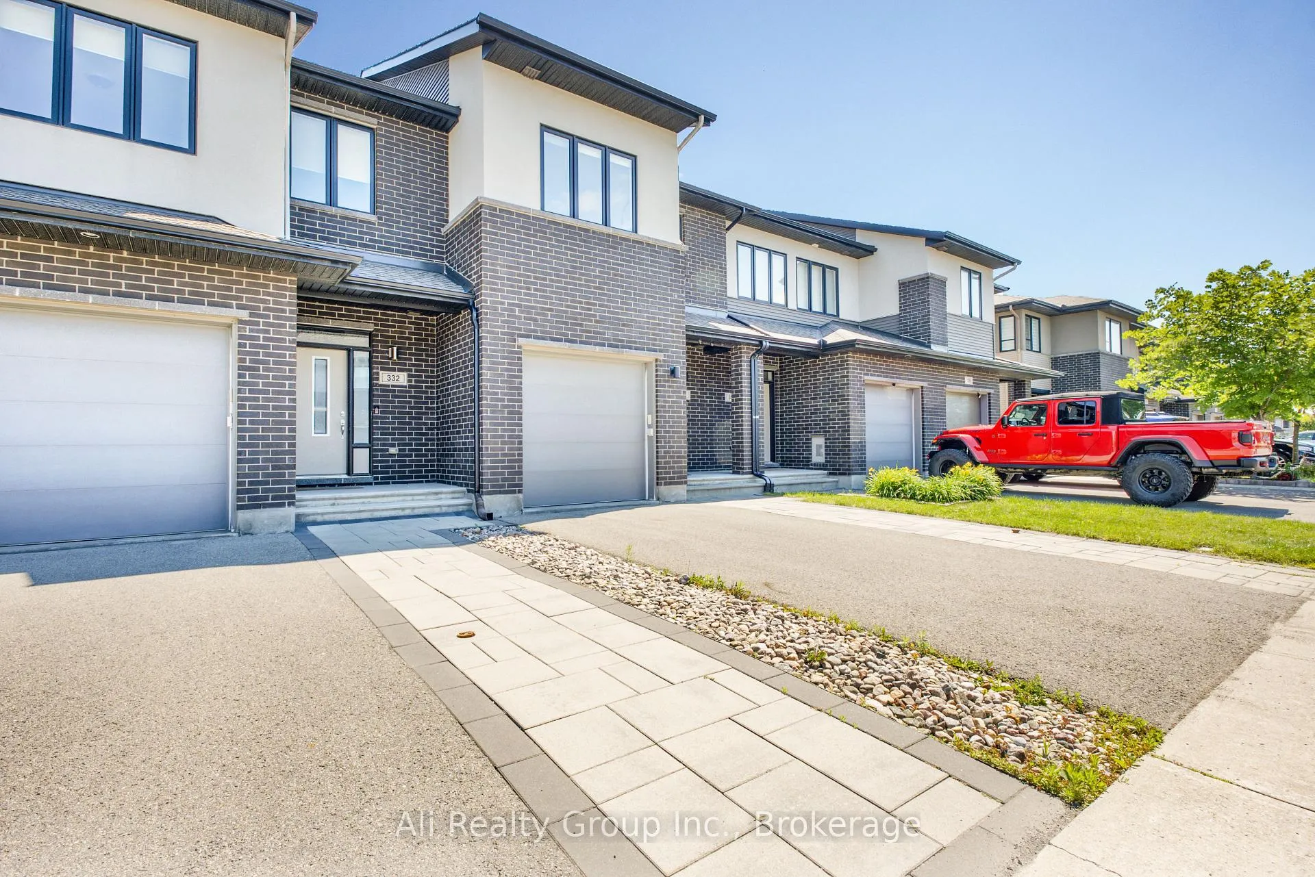 Photo 2 of 330 Nonius Street, Ottawa, Kanata - Emerald Meadows/Trailwest — HOMEH