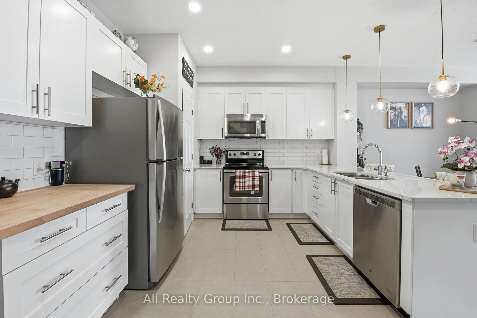 Photo 6 of 330 Nonius Street, Ottawa, Kanata - Emerald Meadows/Trailwest — HOMEH