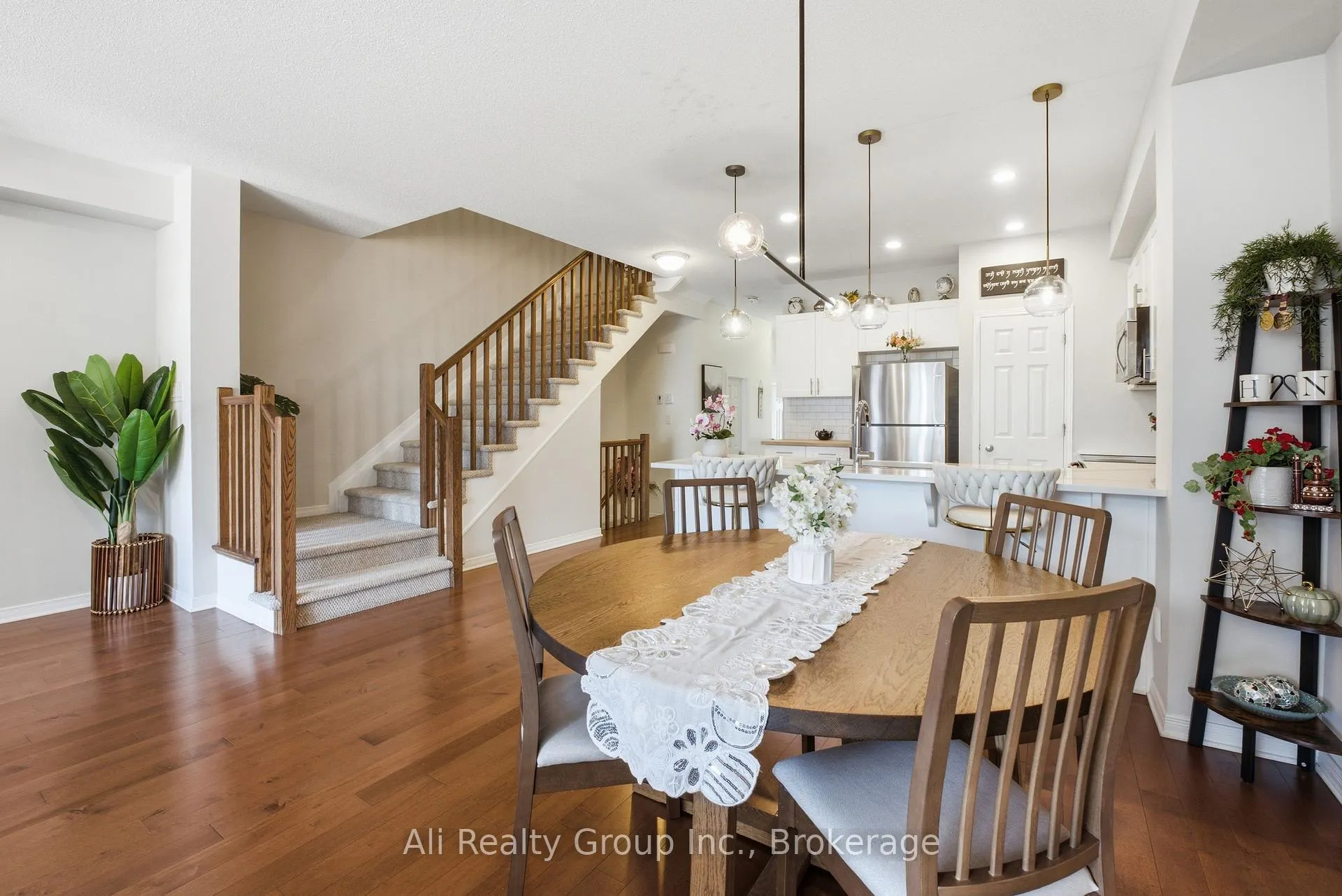 Photo 8 of 330 Nonius Street, Ottawa, Kanata - Emerald Meadows/Trailwest — HOMEH