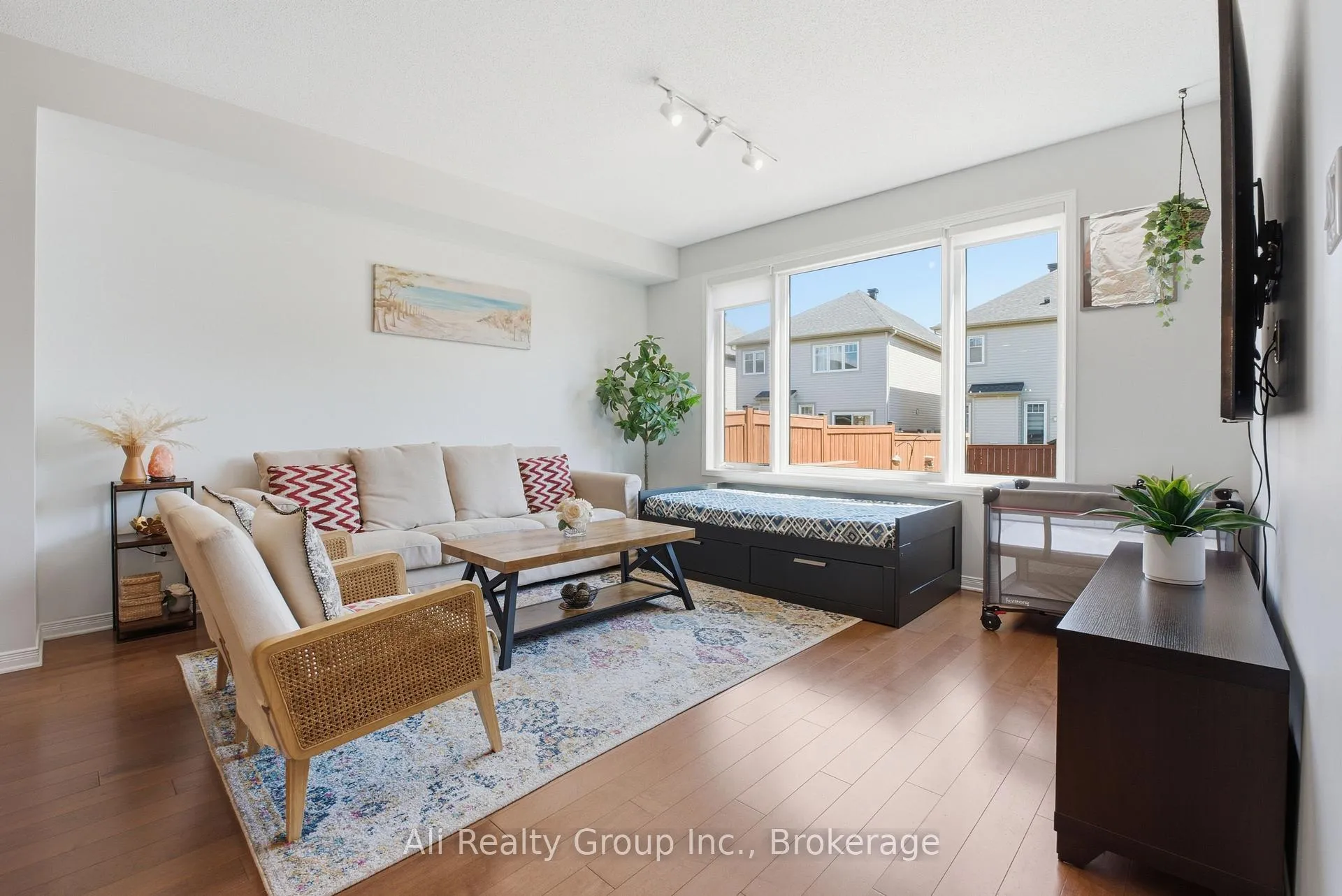 Photo 9 of 330 Nonius Street, Ottawa, Kanata - Emerald Meadows/Trailwest — HOMEH