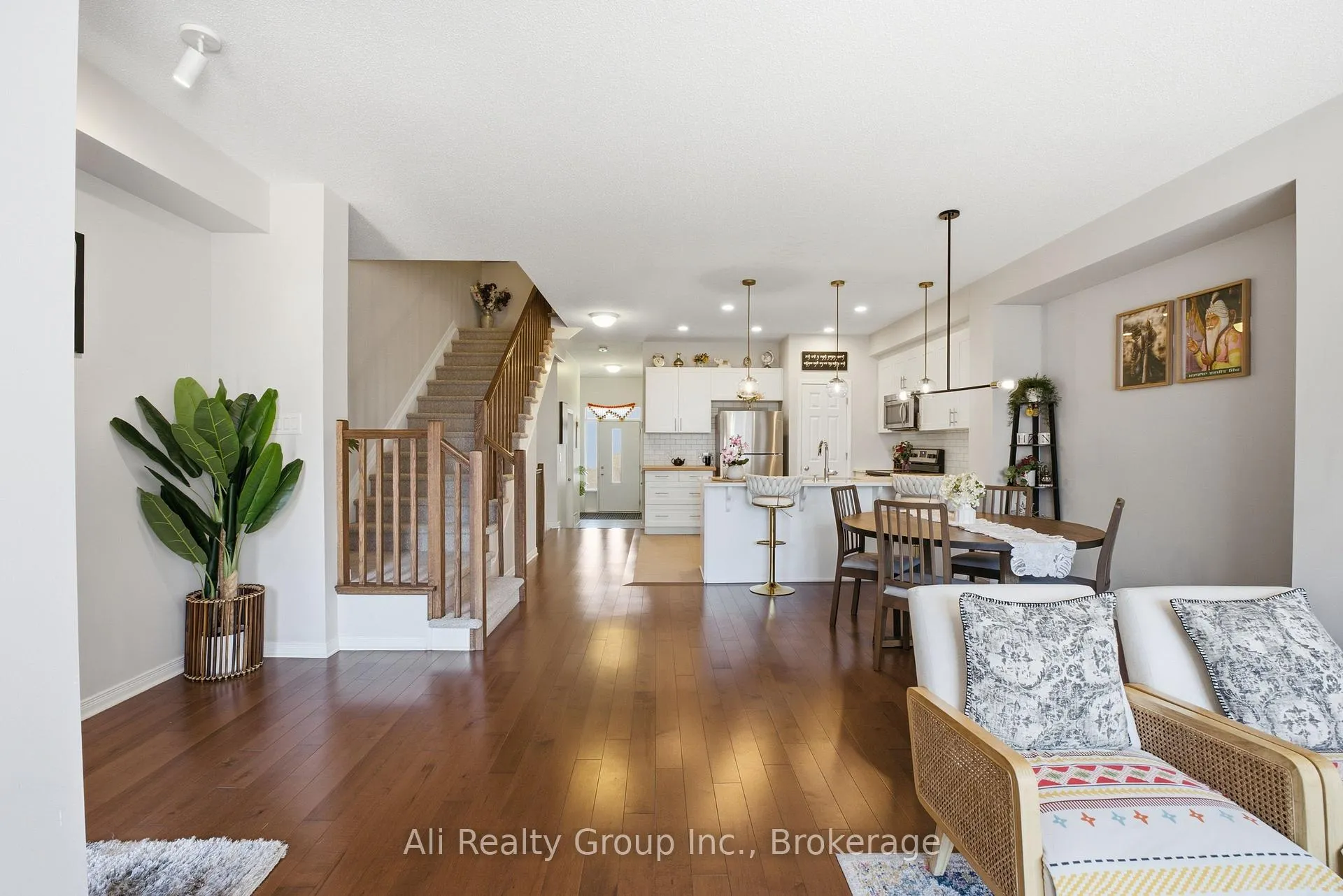 Photo 10 of 330 Nonius Street, Ottawa, Kanata - Emerald Meadows/Trailwest — HOMEH