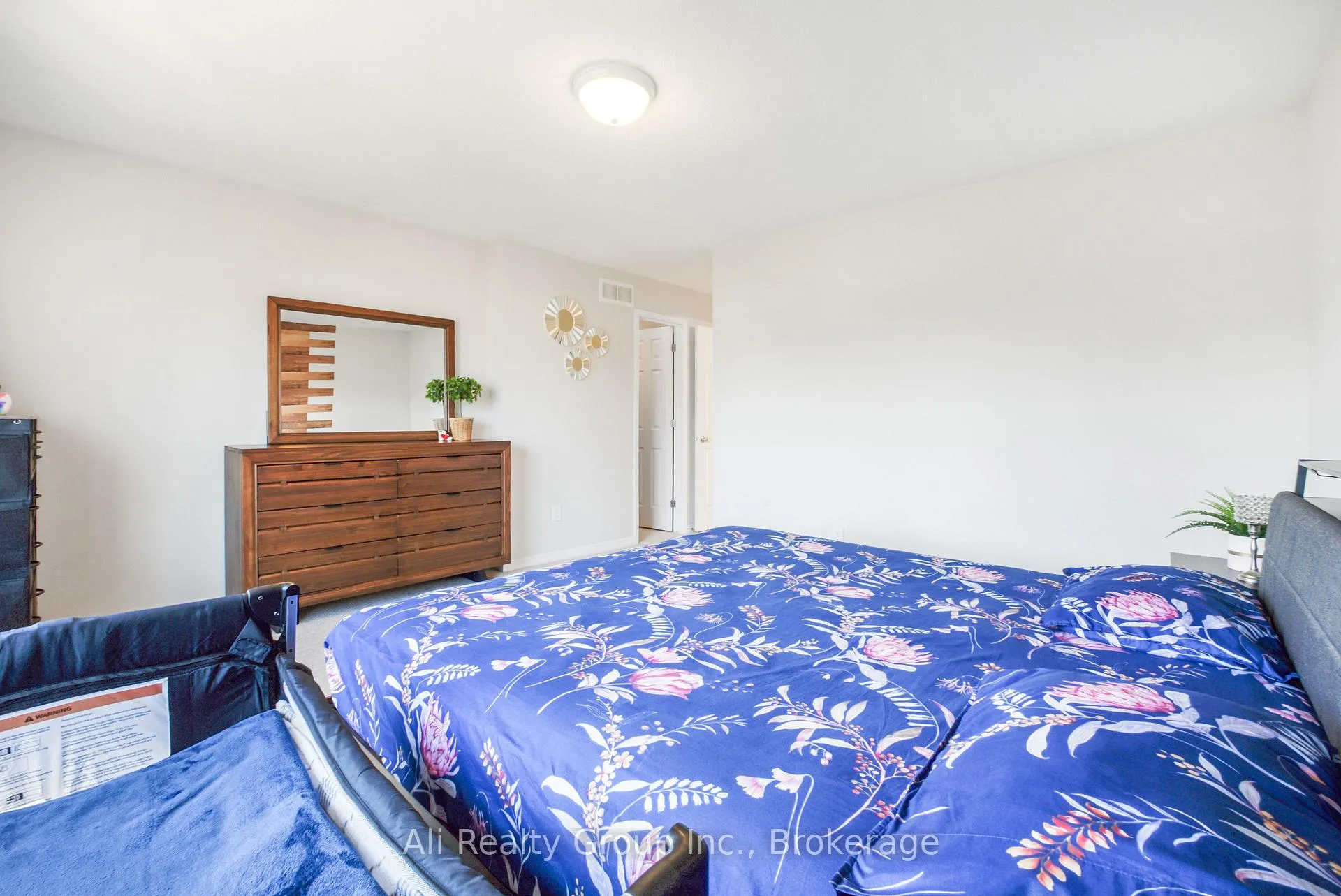 Photo 15 of 330 Nonius Street, Ottawa, Kanata - Emerald Meadows/Trailwest — HOMEH